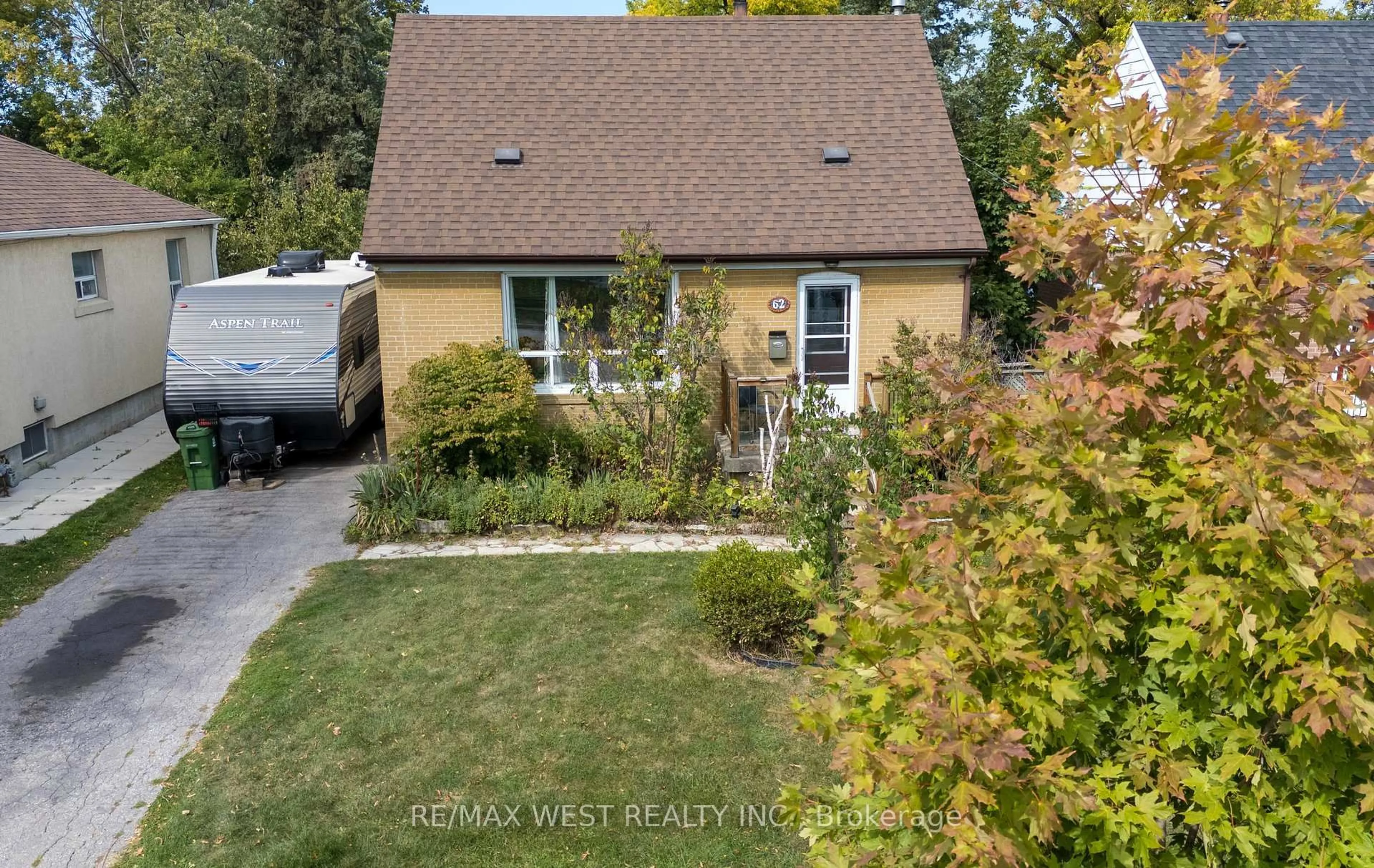 A pic from outside/outdoor area/front of a property/back of a property/a pic from drone, street for 62 Allenby Ave, Toronto Ontario M9W 1S6