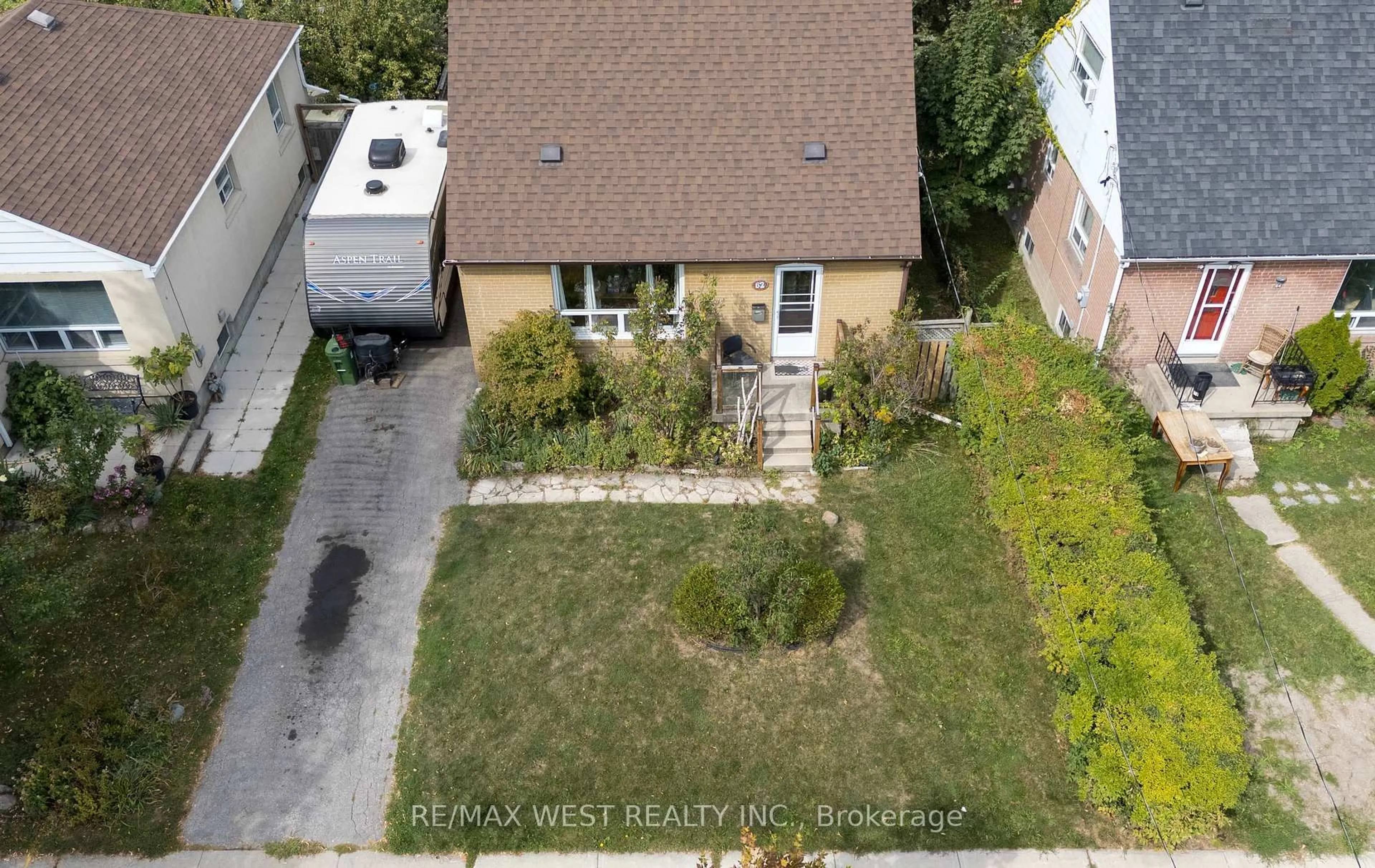 A pic from outside/outdoor area/front of a property/back of a property/a pic from drone, street for 62 Allenby Ave, Toronto Ontario M9W 1S6