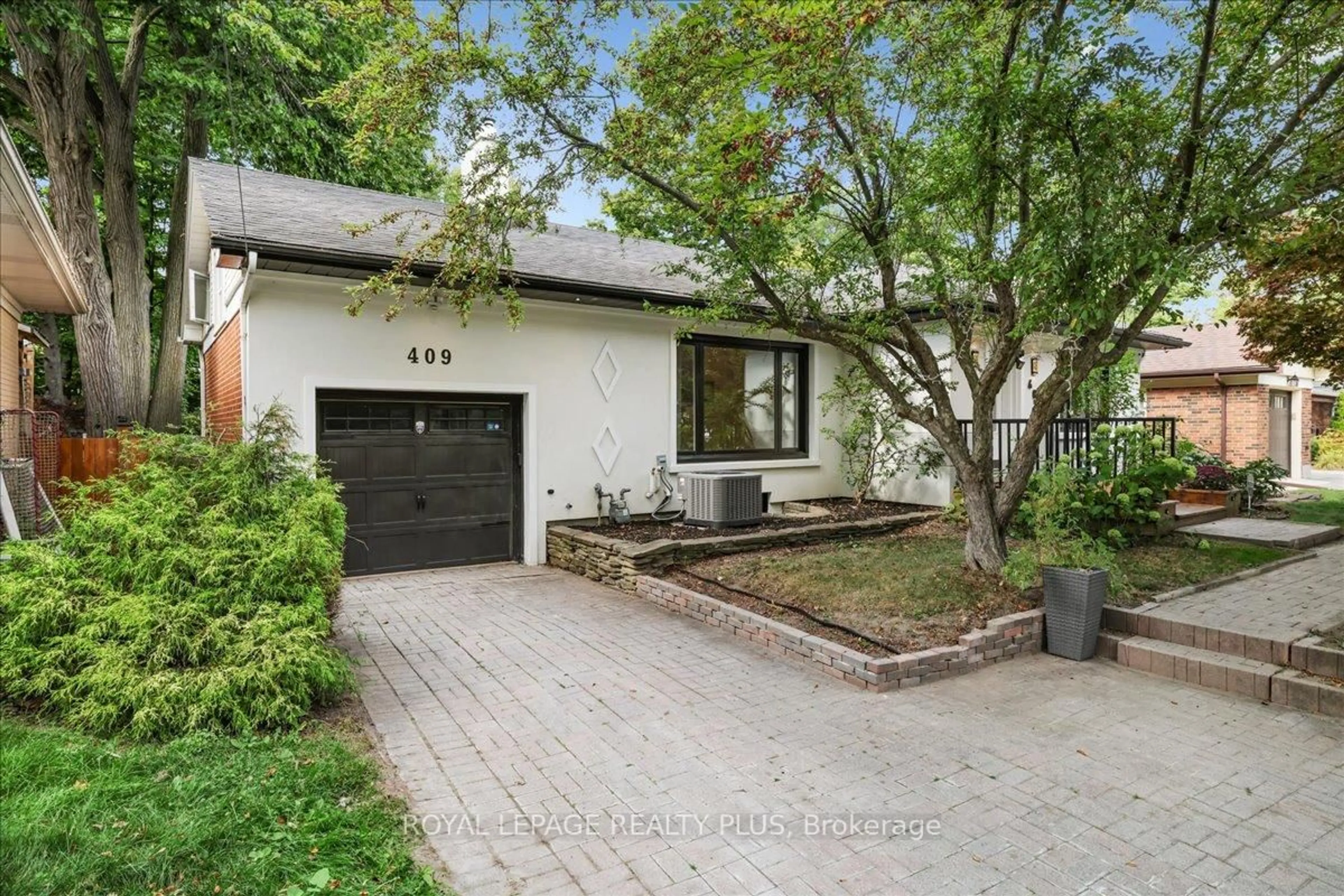 Home with brick exterior material, street for 409 River Side Dr, Oakville Ontario L6K 3N6