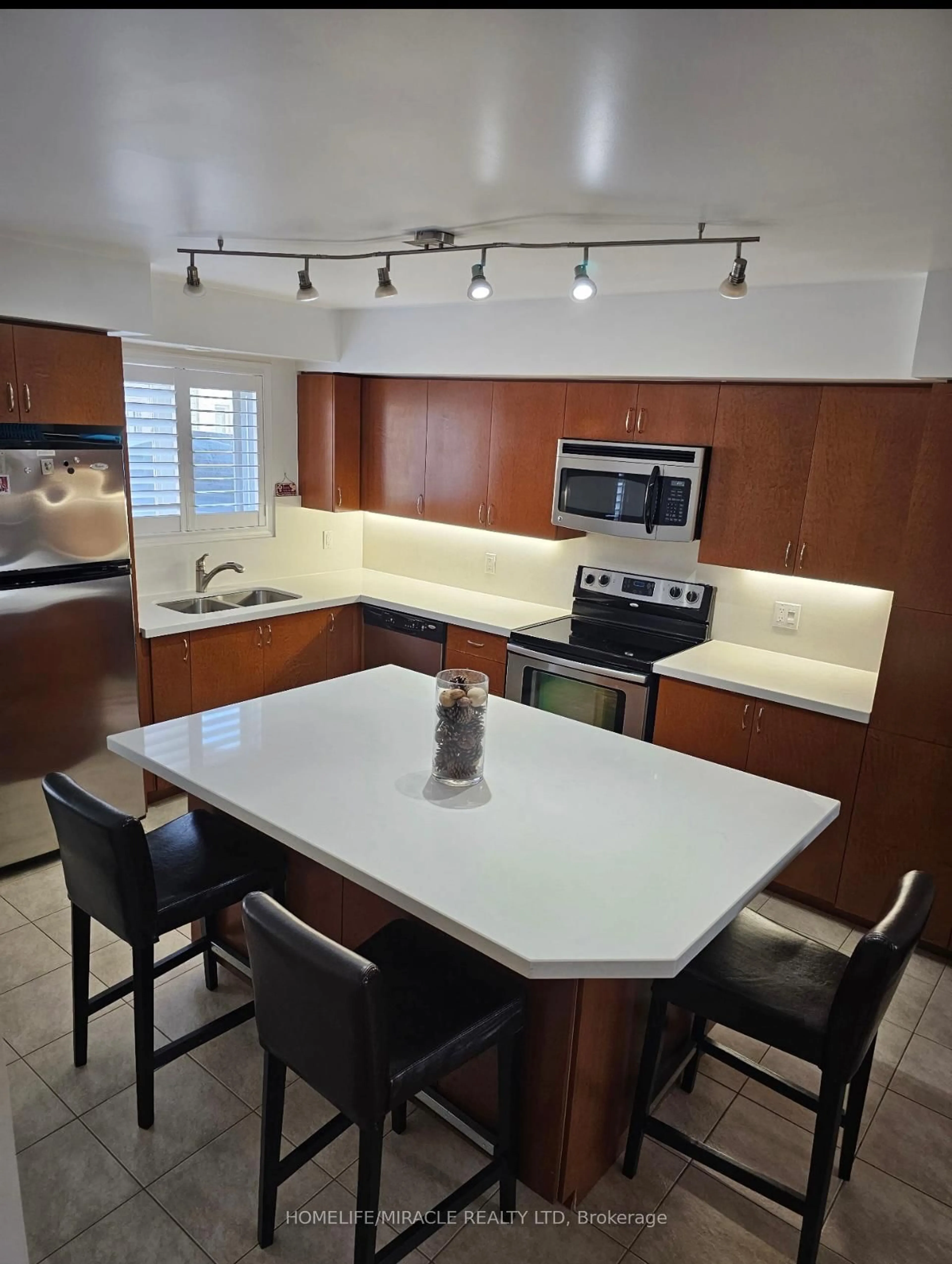 Open concept kitchen, ceramic/tile floor for 5055 Oscar Peterson Blvd #6, Mississauga Ontario L5M 0P4