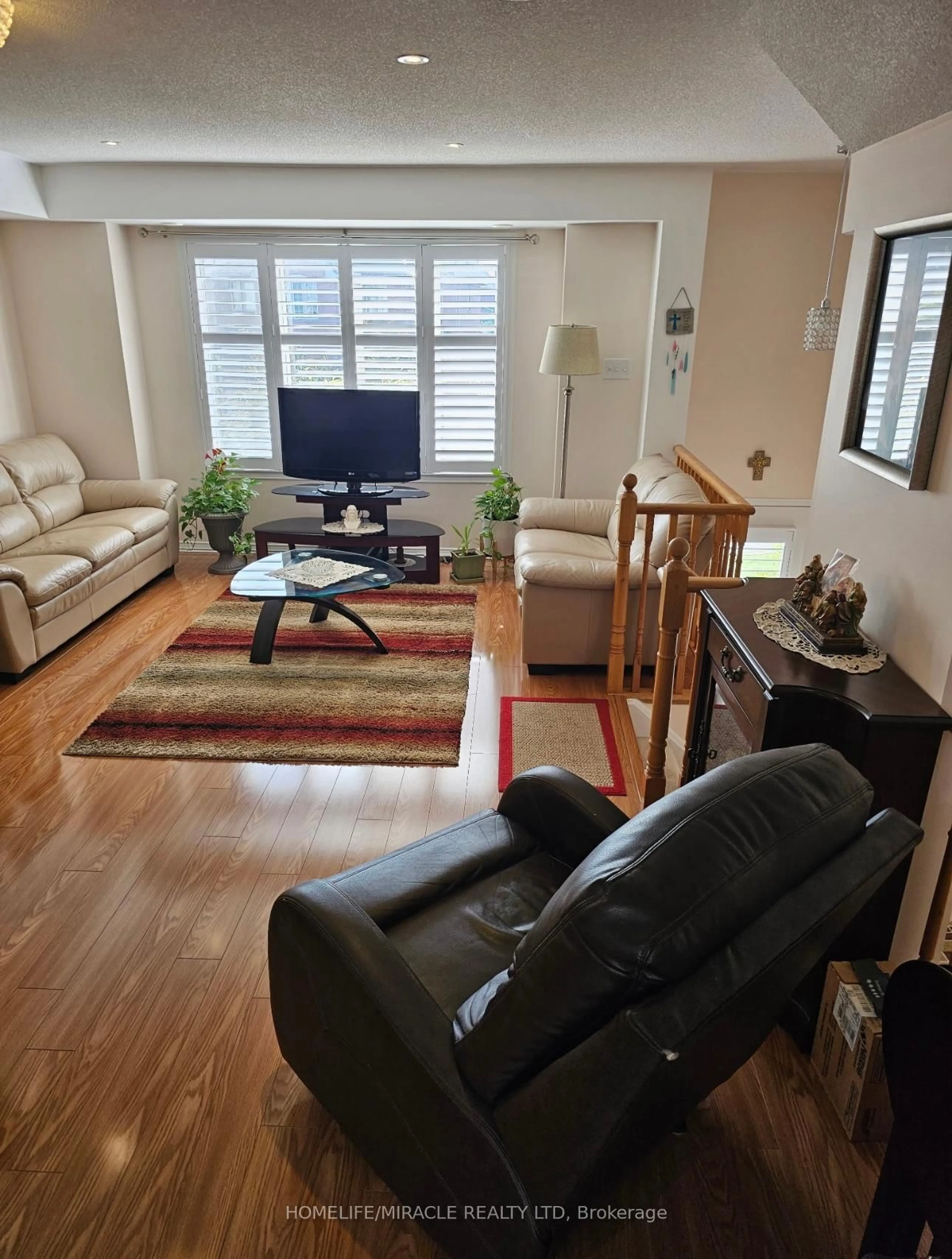 Living room with furniture, unknown for 5055 Oscar Peterson Blvd #6, Mississauga Ontario L5M 0P4
