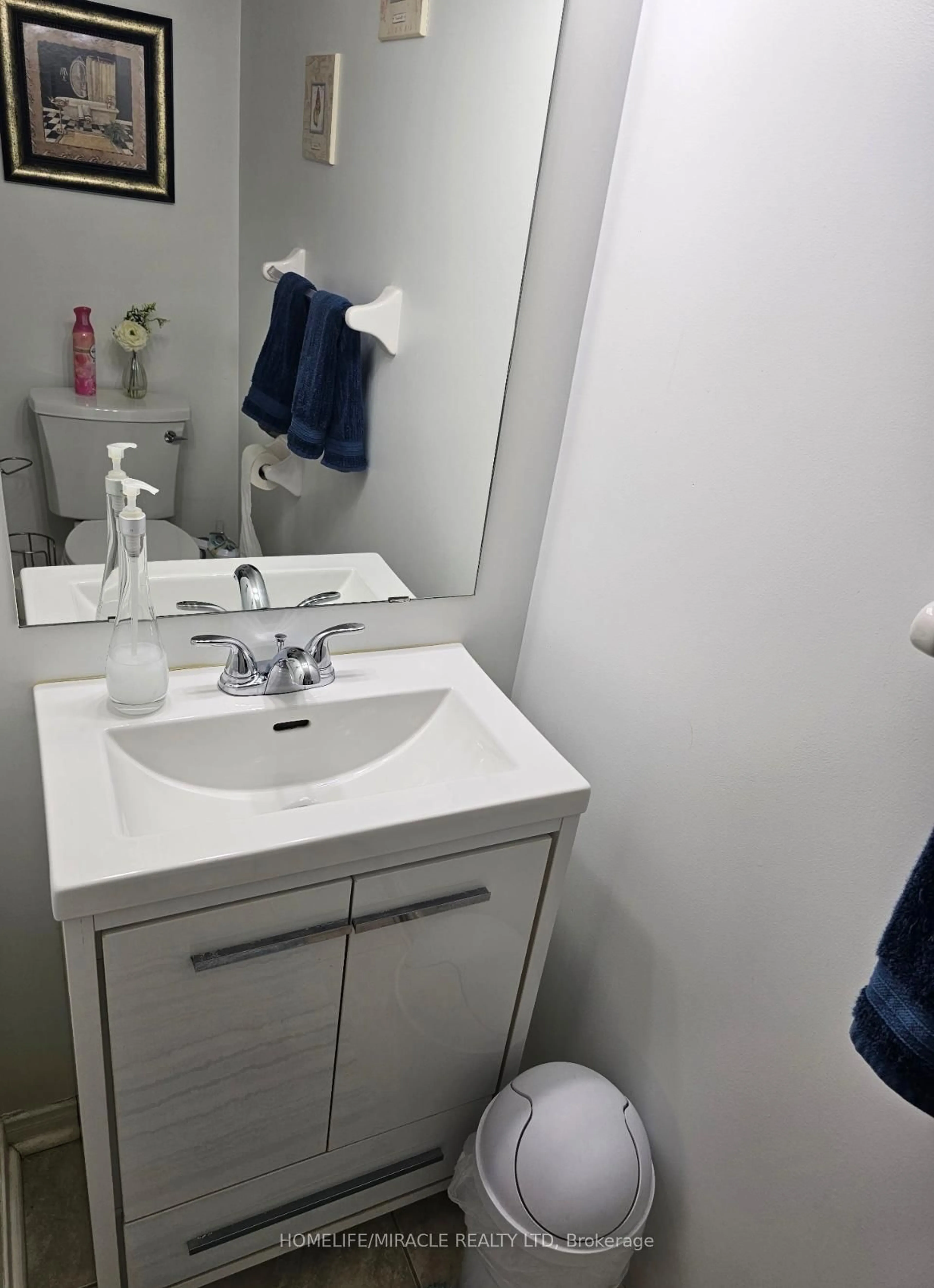 Standard bathroom, floor is not visible for 5055 Oscar Peterson Blvd #6, Mississauga Ontario L5M 0P4