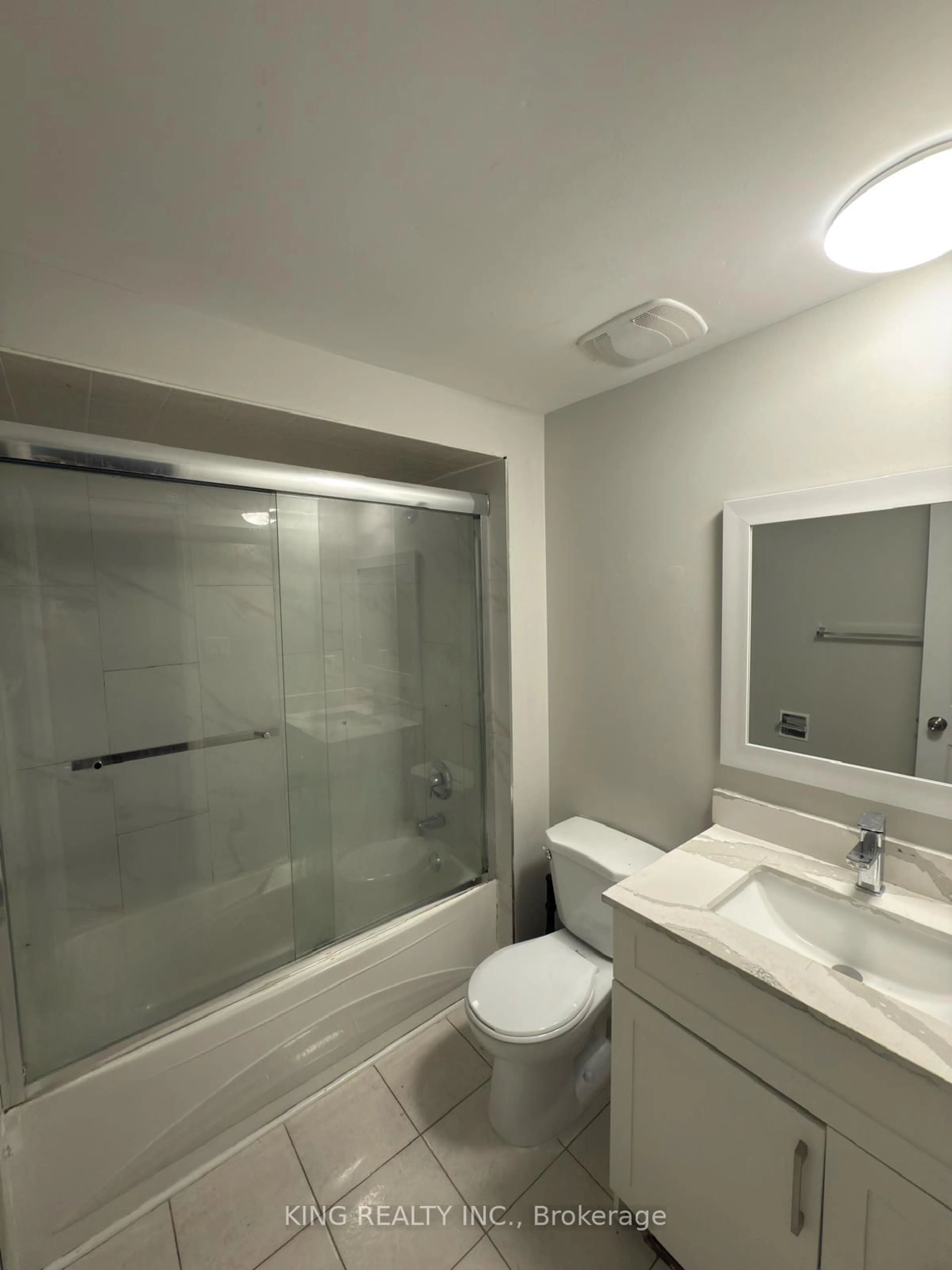 Standard bathroom, ceramic/tile floor for 7 Clydesdale Circ, Brampton Ontario L6Y 3R4