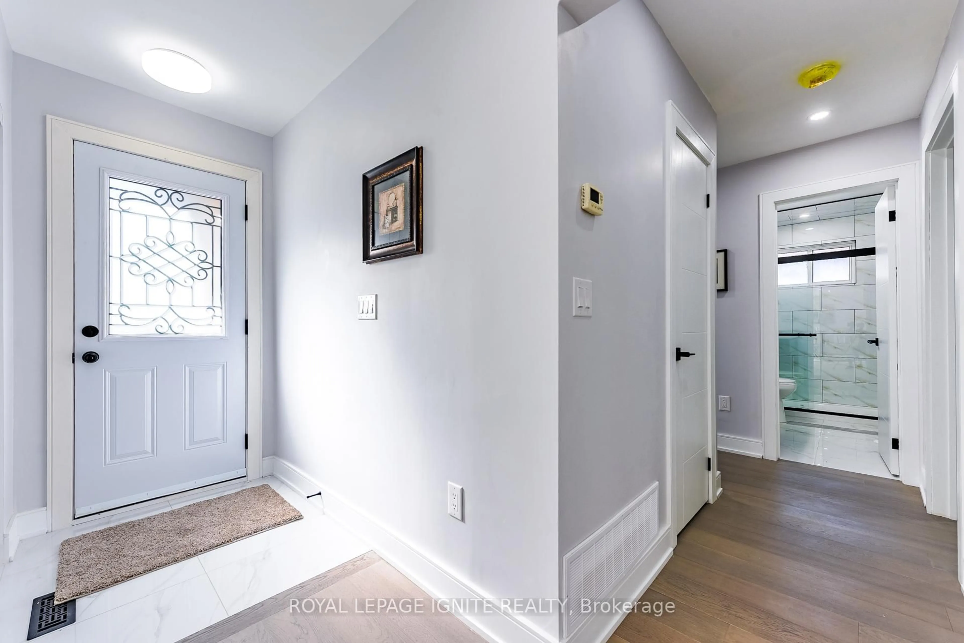 Indoor entryway for 4 Drayton Cres, Brampton Ontario L6T 3G7