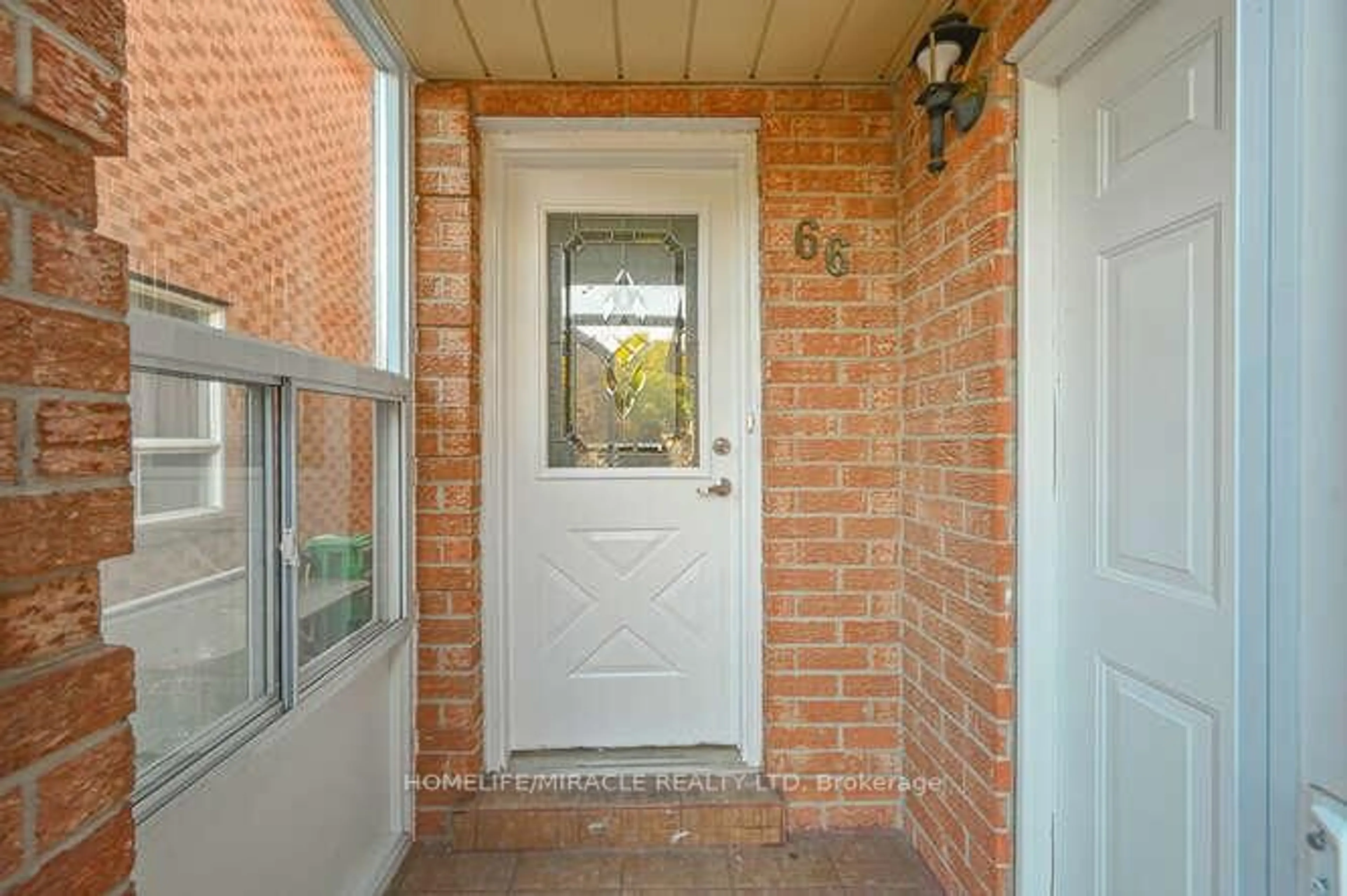 Indoor entryway for 66 Metzak Dr, Brampton Ontario L6Z 4N4