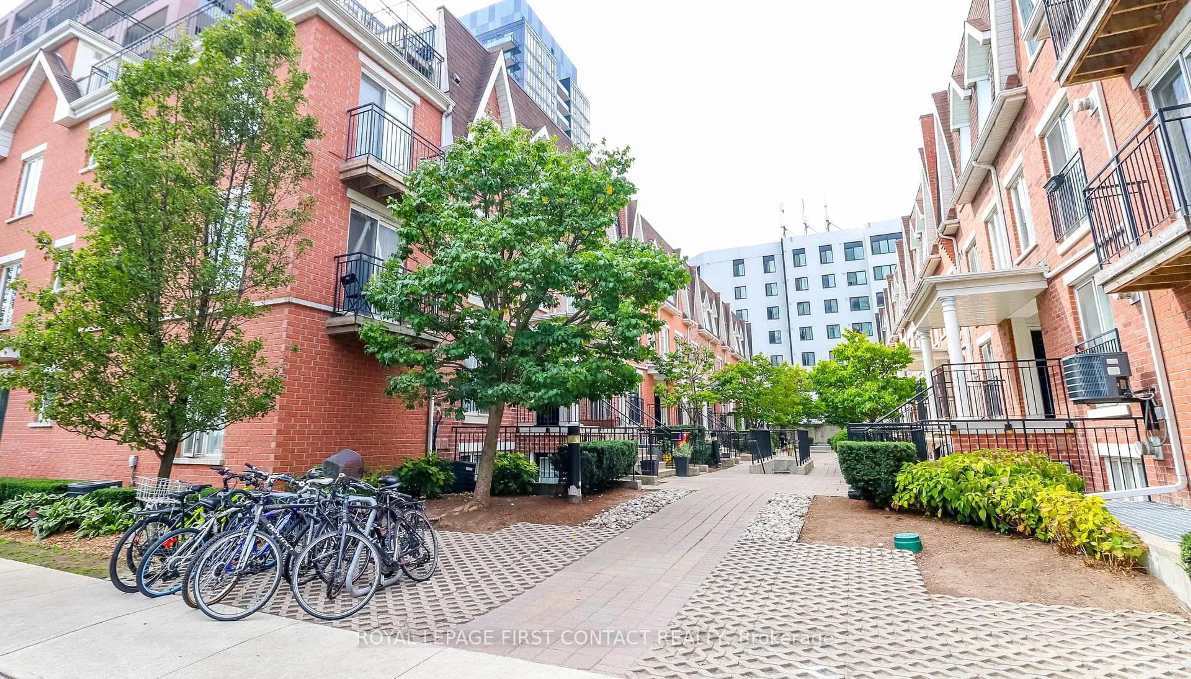 Patio, street for 10 Laidlaw St #719, Toronto Ontario M6K 1X2