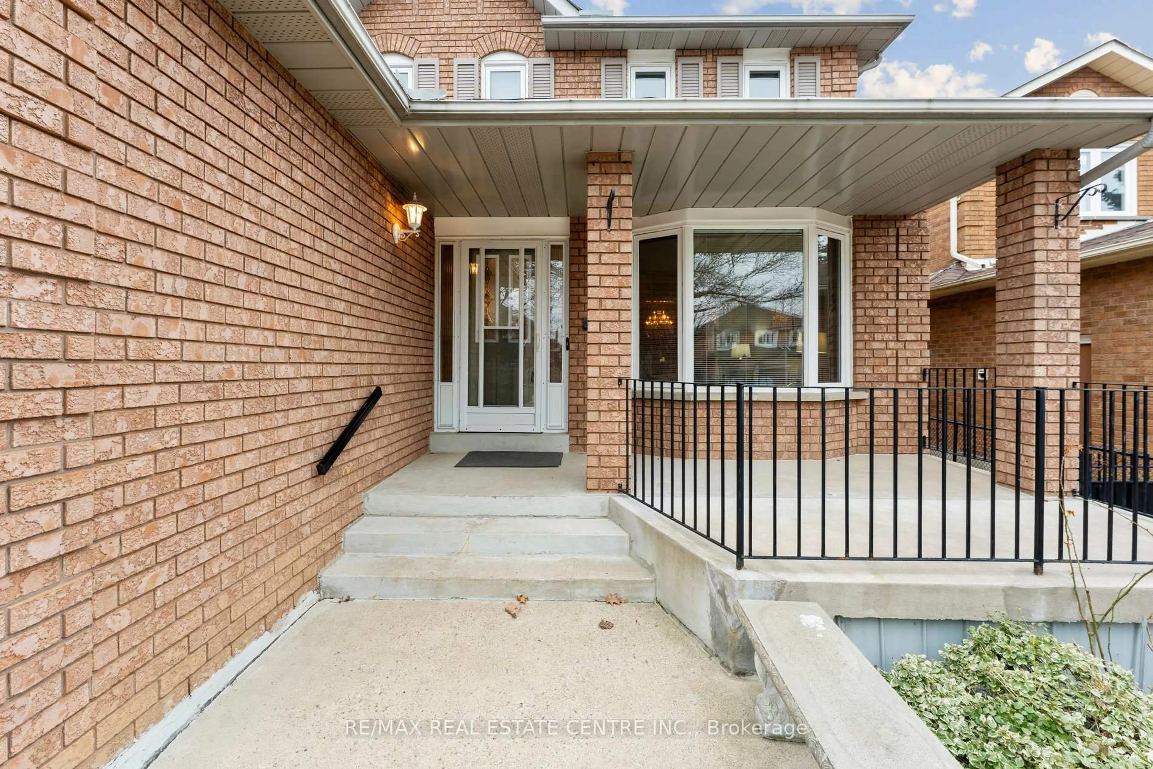 Home with brick exterior material, street for 56 Canarvan Crt, Brampton Ontario L6Y 4N1