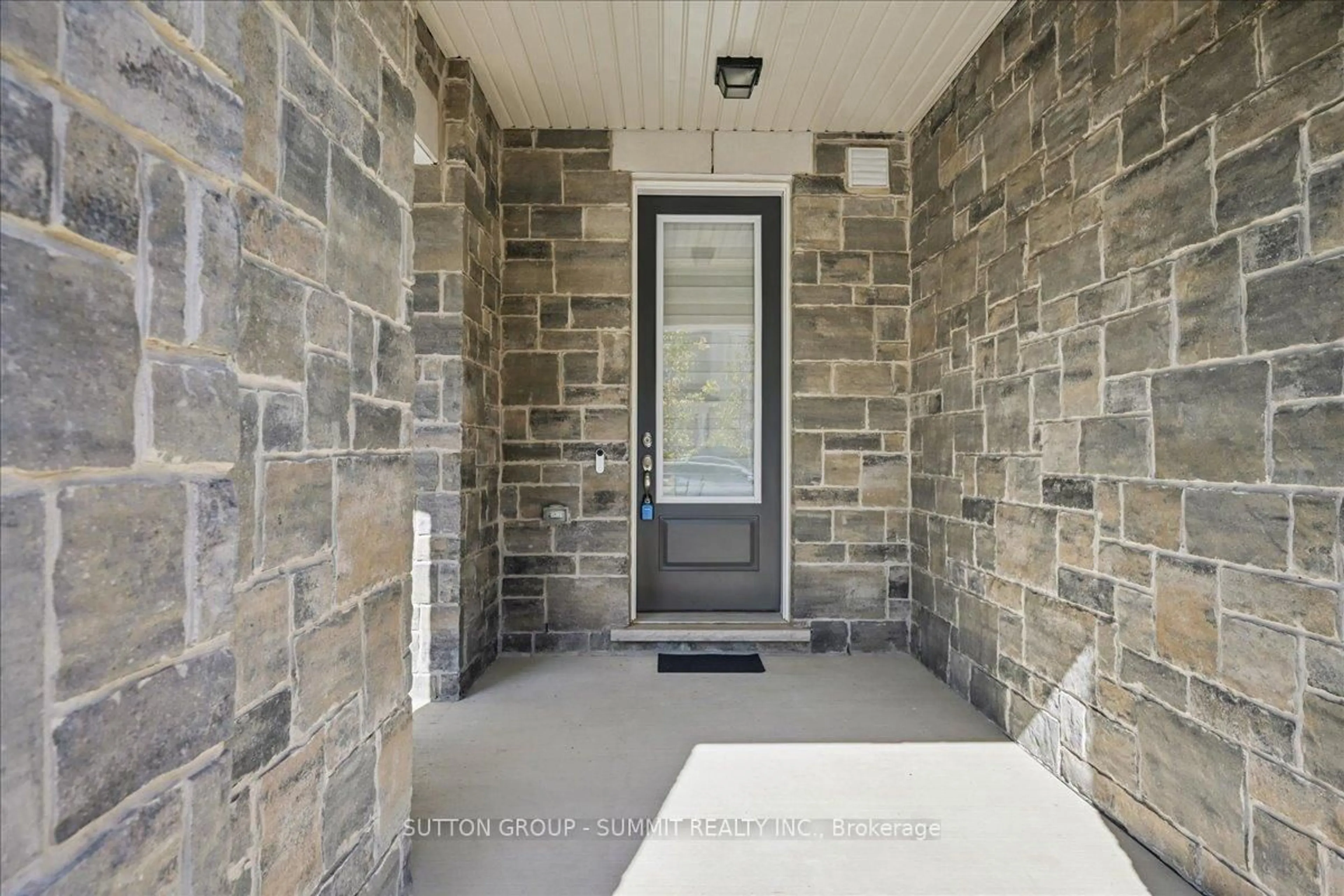 Indoor entryway for 1569 Denison Pl, Milton Ontario L9E 1Y2