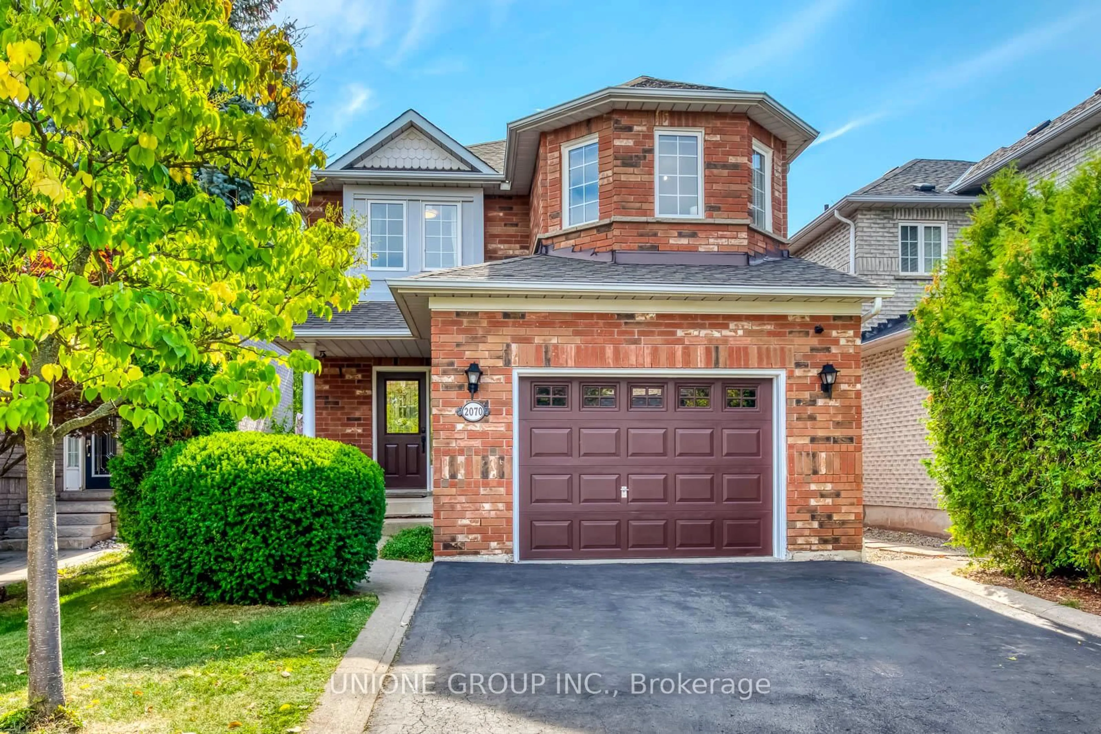 Home with brick exterior material, street for 2070 Deer Park Rd, Oakville Ontario L6M 3V8