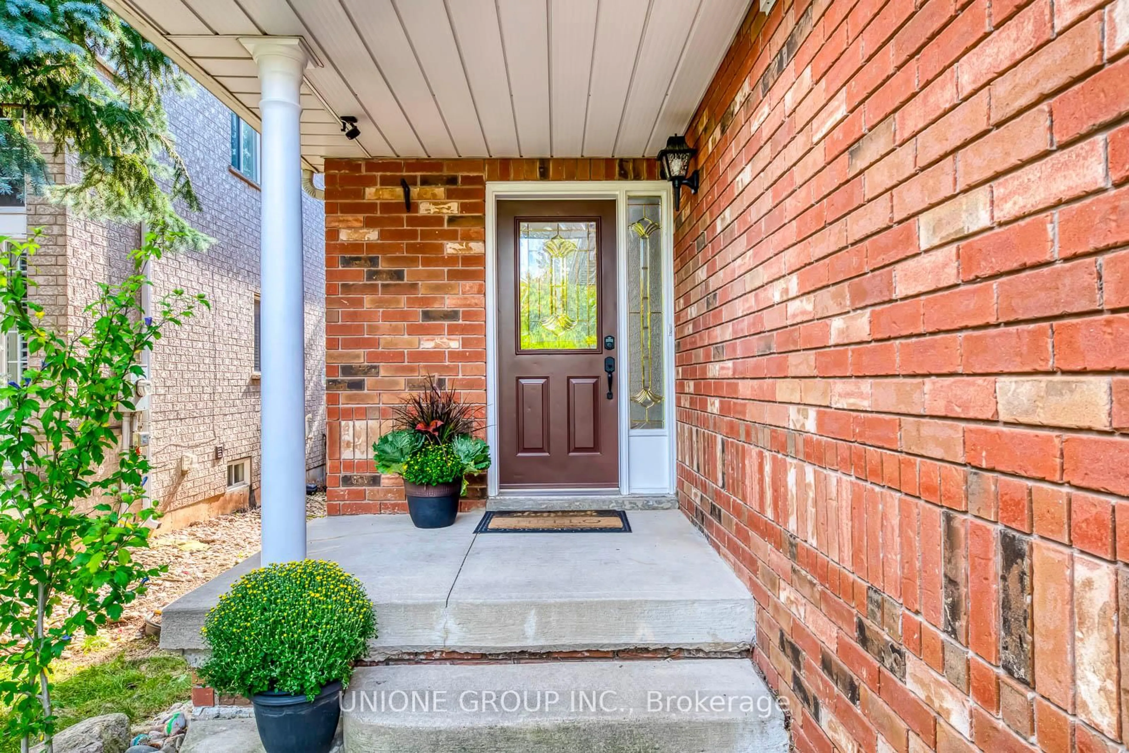Home with brick exterior material, street for 2070 Deer Park Rd, Oakville Ontario L6M 3V8