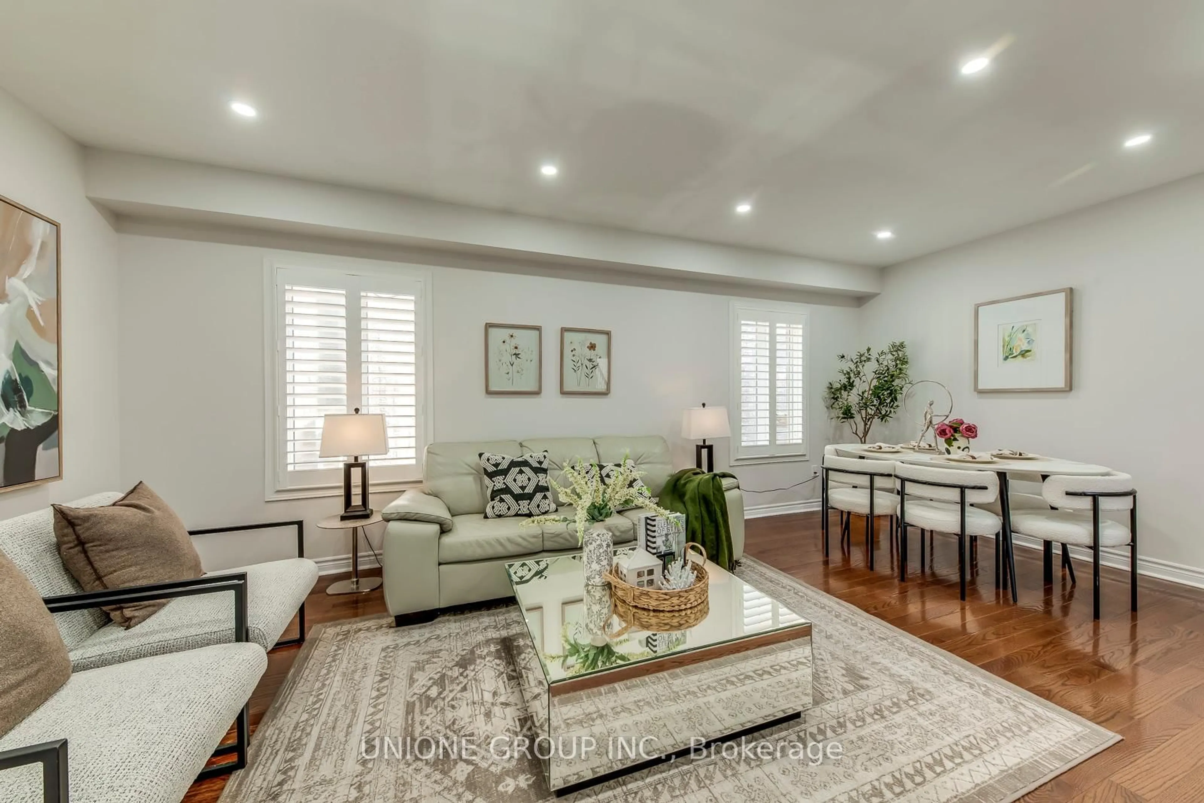 Living room with furniture, unknown for 2070 Deer Park Rd, Oakville Ontario L6M 3V8