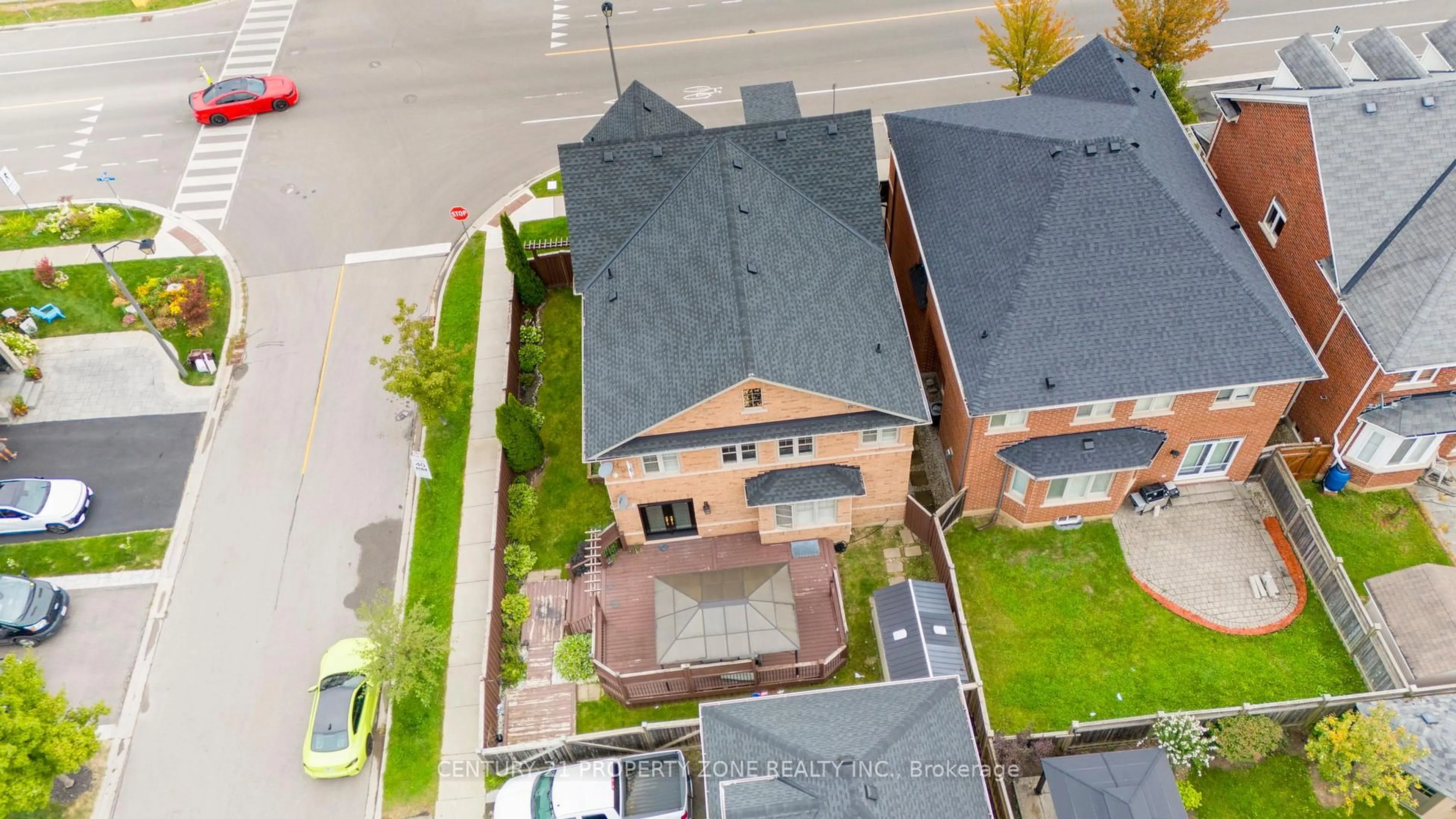 A pic from outside/outdoor area/front of a property/back of a property/a pic from drone, street for 368 Scott Blvd, Milton Ontario L9T 0T2