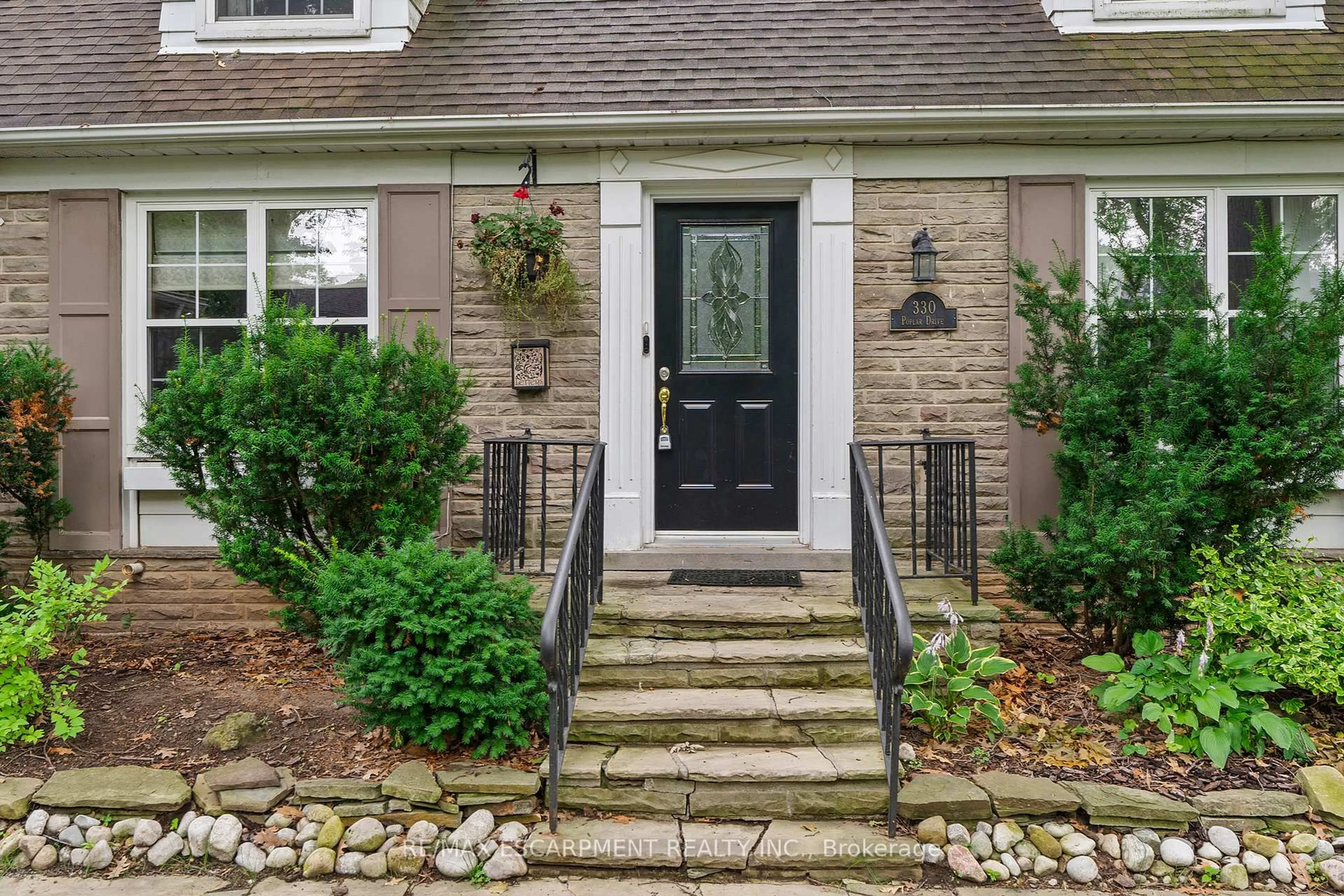 Home with brick exterior material, street for 330 Poplar Dr, Oakville Ontario L6J 4E1
