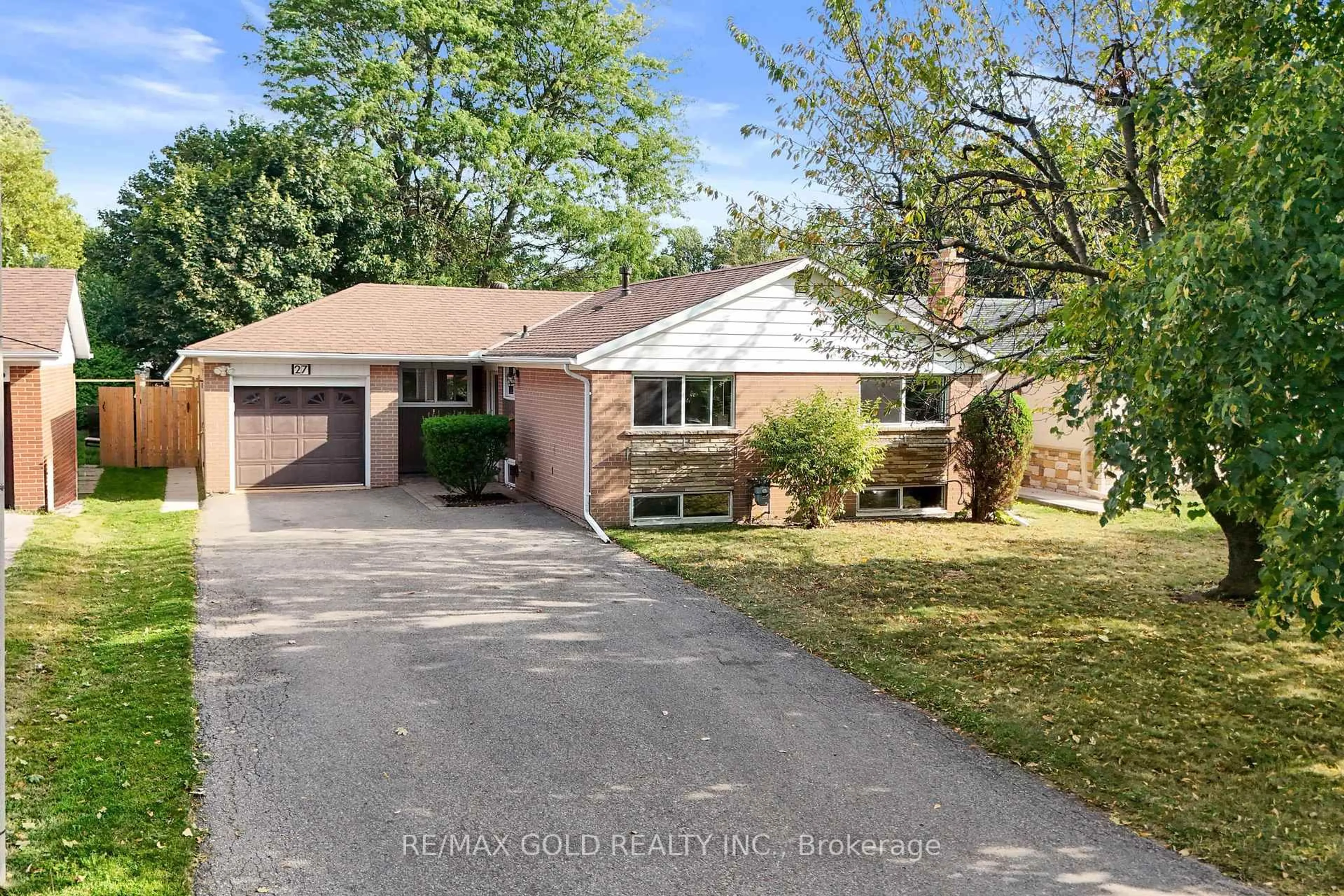 A pic from outside/outdoor area/front of a property/back of a property/a pic from drone, street for 27 Burgby Ave, Brampton Ontario L6X 2G7