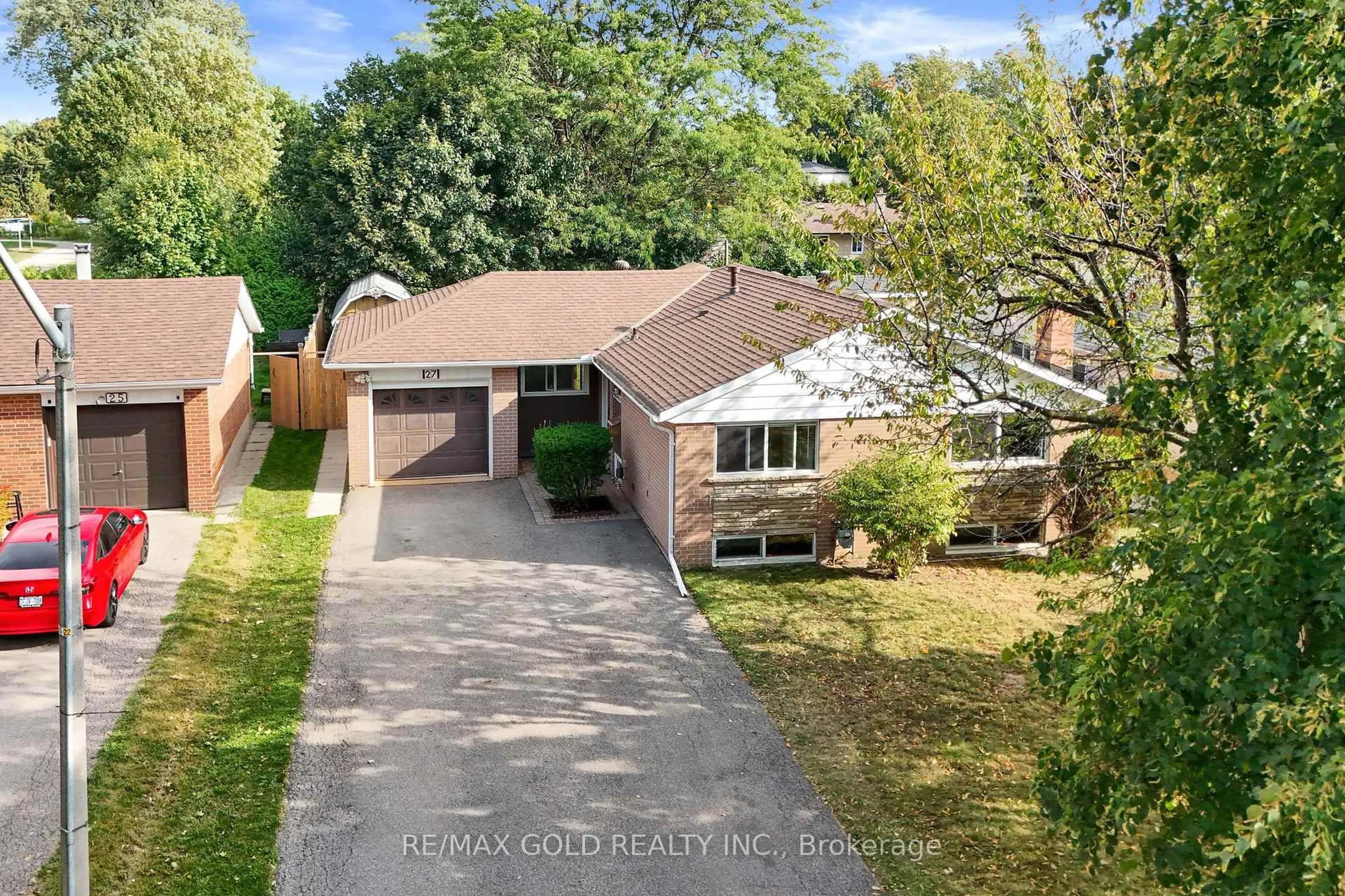 A pic from outside/outdoor area/front of a property/back of a property/a pic from drone, street for 27 Burgby Ave, Brampton Ontario L6X 2G7
