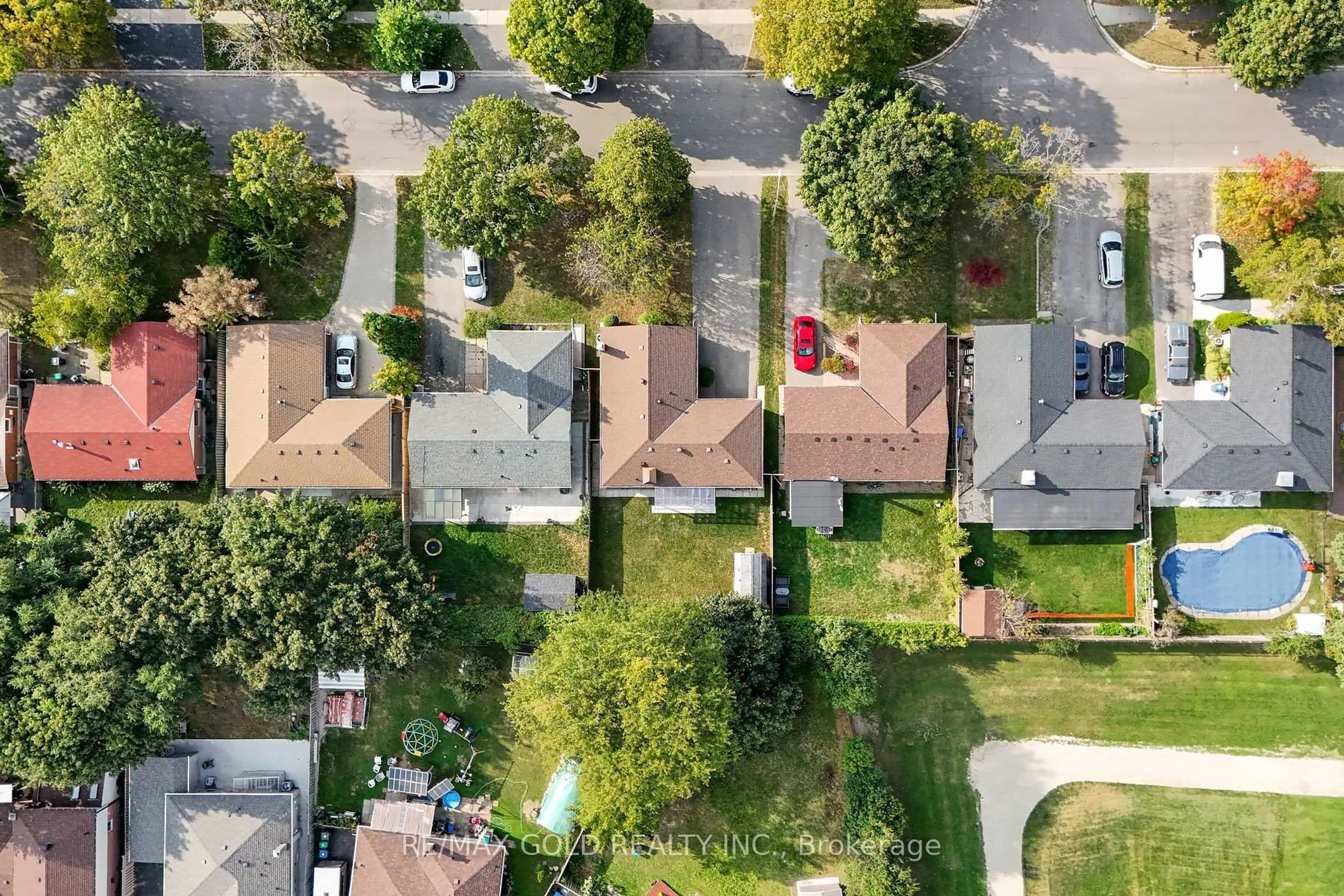 A pic from outside/outdoor area/front of a property/back of a property/a pic from drone, street for 27 Burgby Ave, Brampton Ontario L6X 2G7