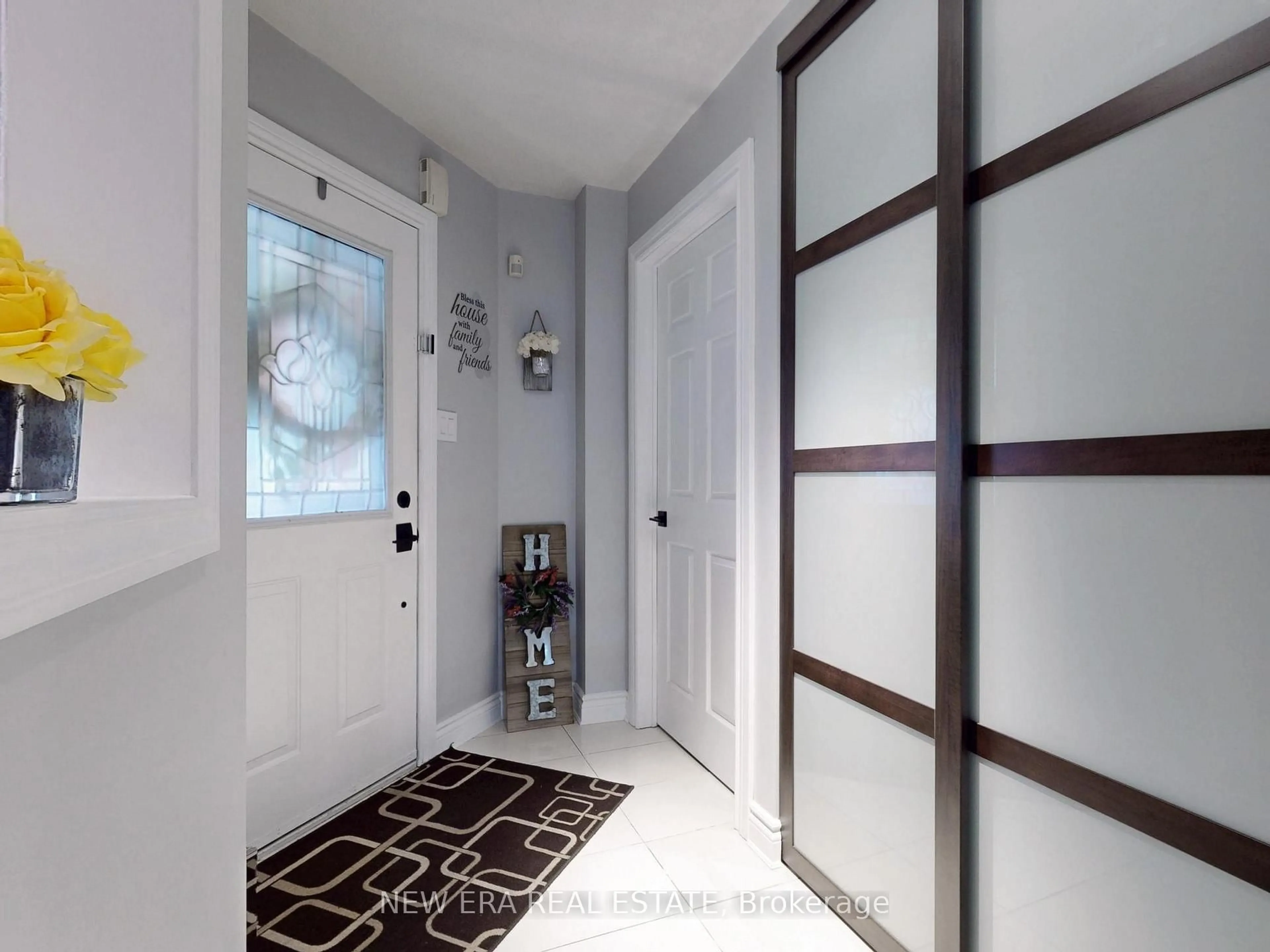 Indoor entryway for 5380 Floral Hill Cres, Mississauga Ontario L5V 1V3