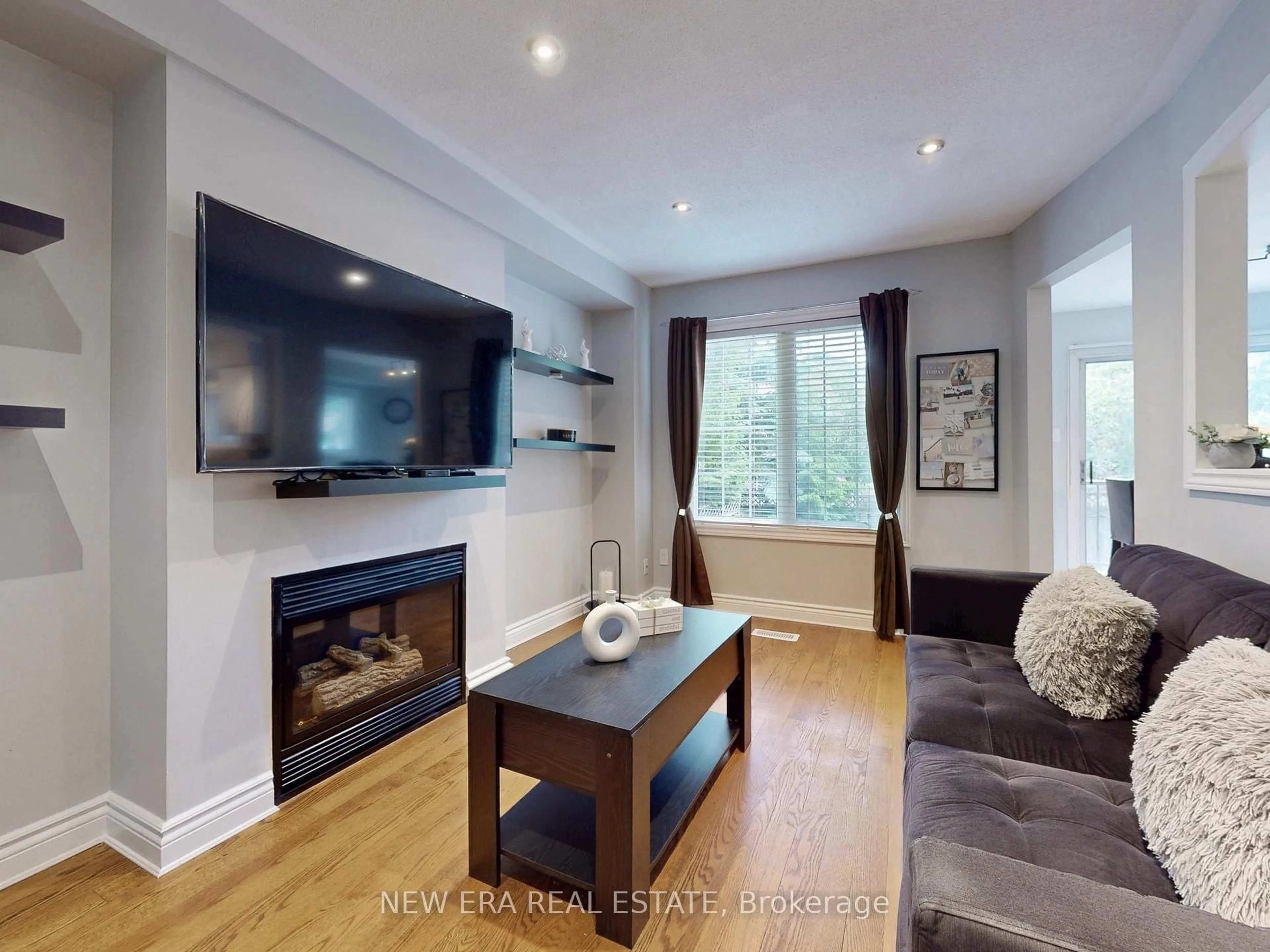 Living room with furniture, wood/laminate floor for 5380 Floral Hill Cres, Mississauga Ontario L5V 1V3