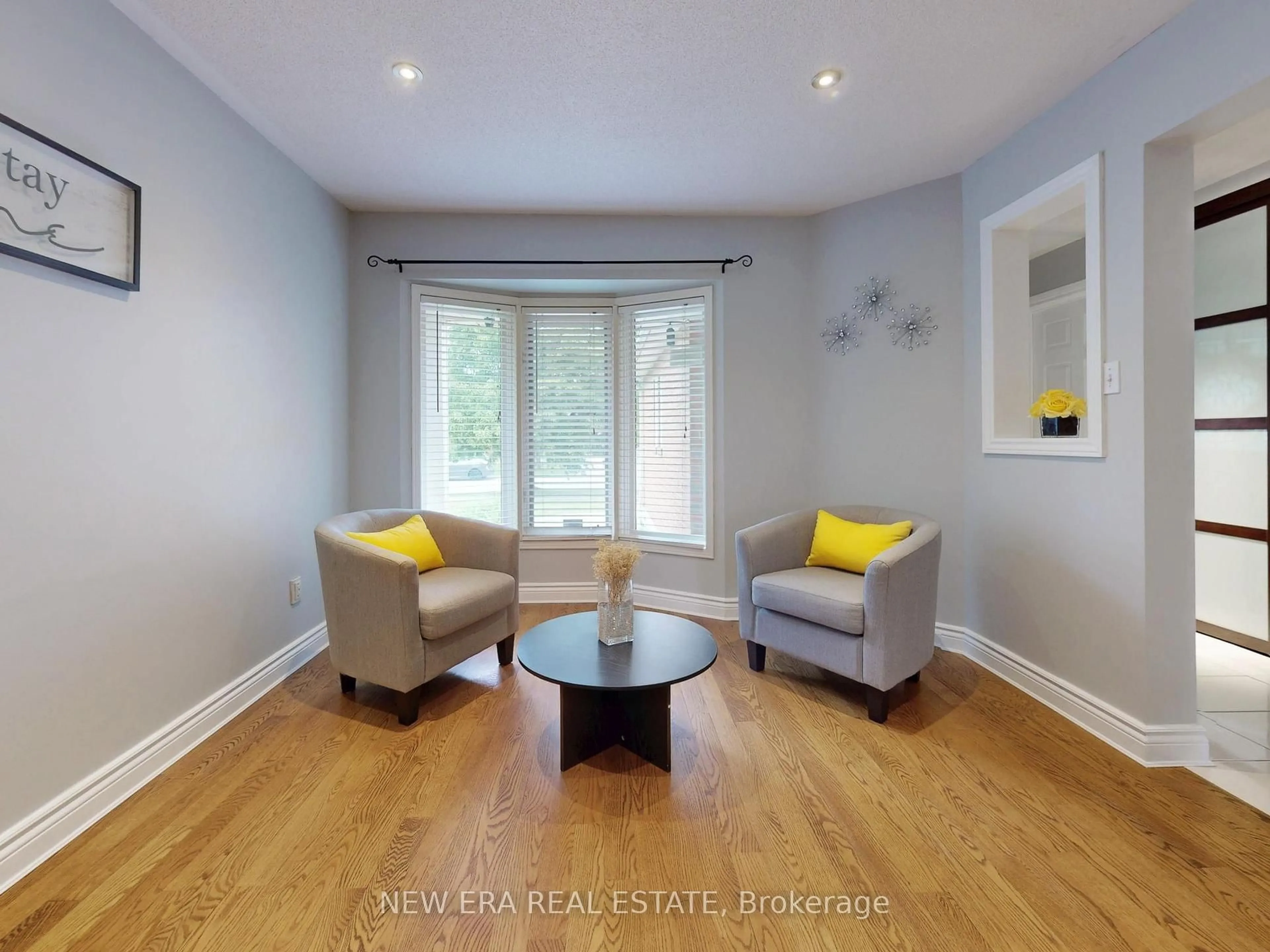 Living room with furniture, wood/laminate floor for 5380 Floral Hill Cres, Mississauga Ontario L5V 1V3