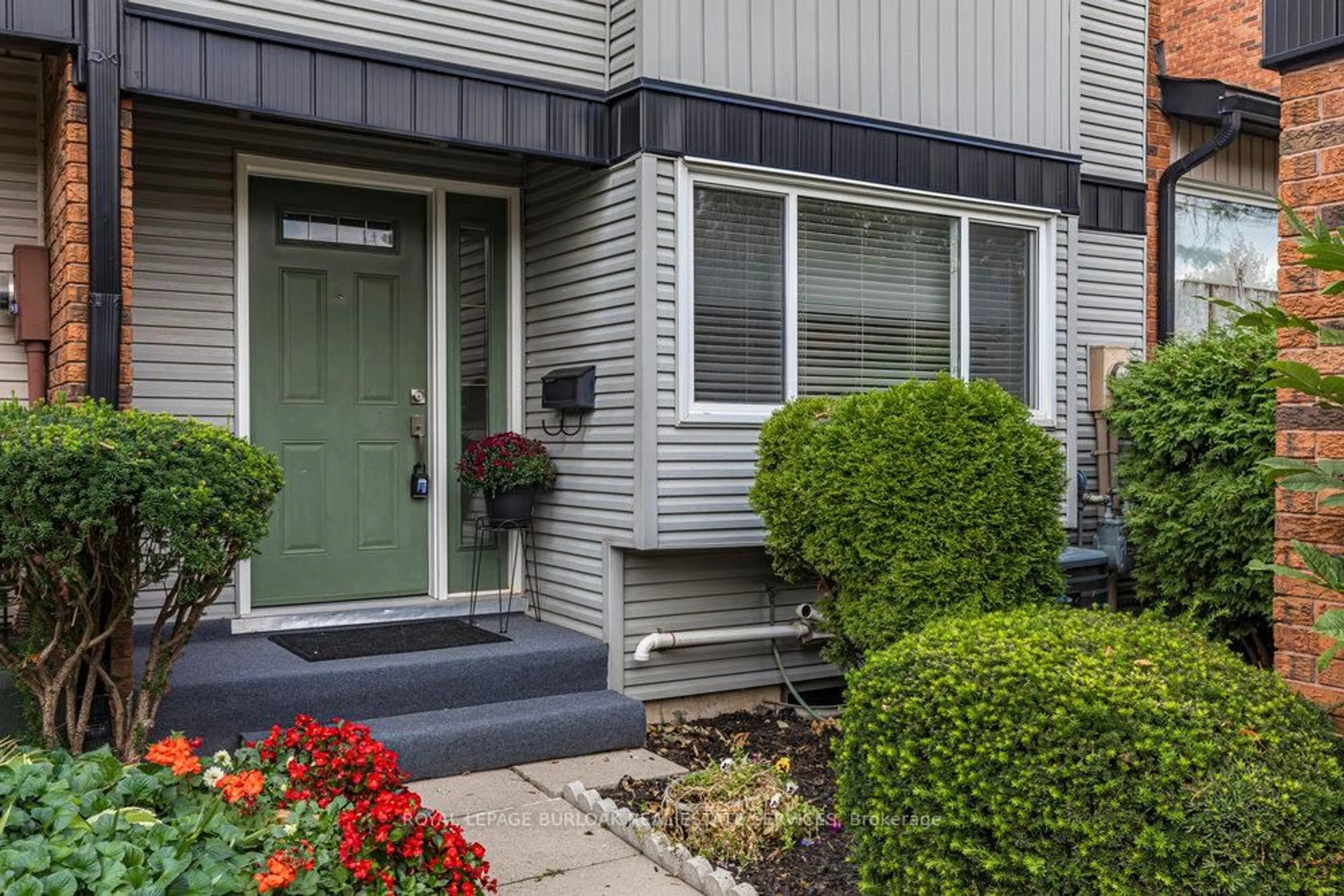 Unknown for 1556 Kern's Rd #3, Burlington Ontario L7P 3A7