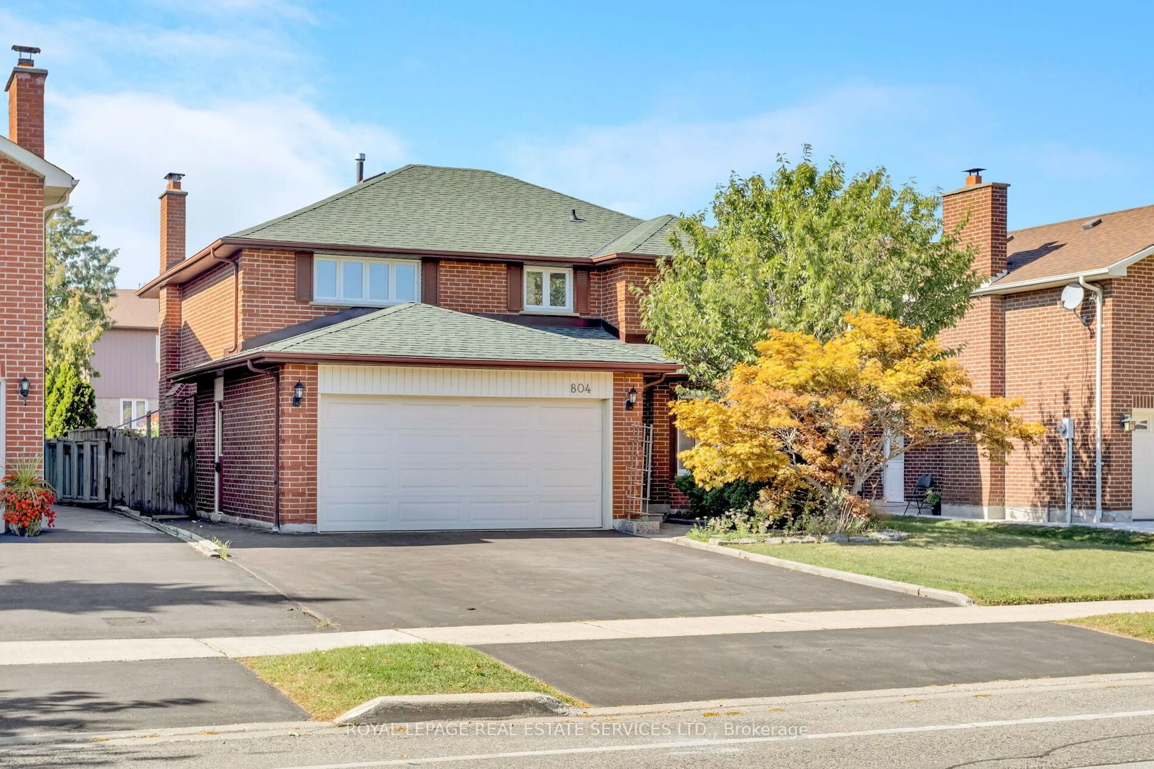 Home with brick exterior material, street for 804 Willowbank Tr, Mississauga Ontario L4W 3M2