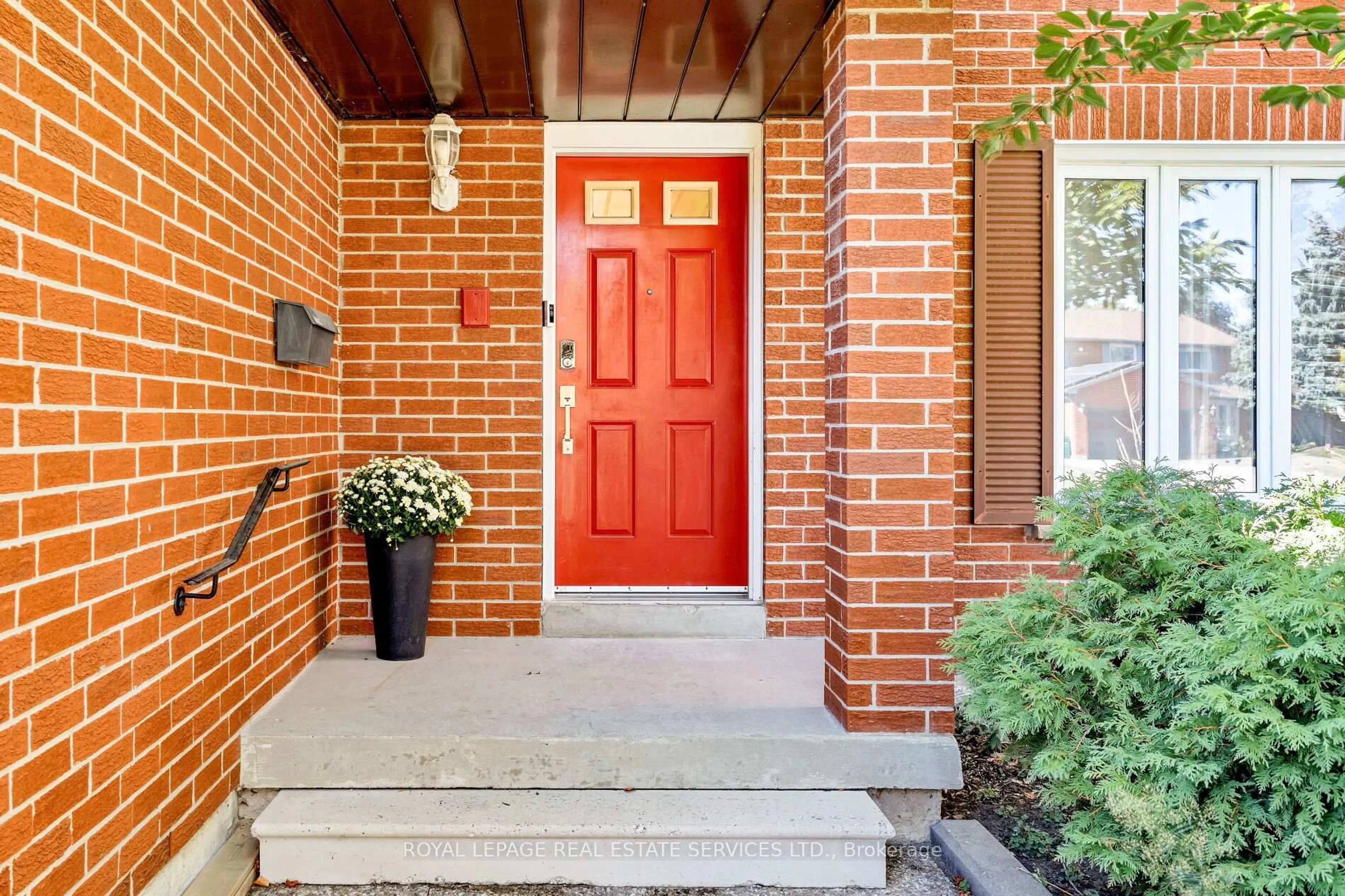 Unknown for 804 Willowbank Tr, Mississauga Ontario L4W 3M2
