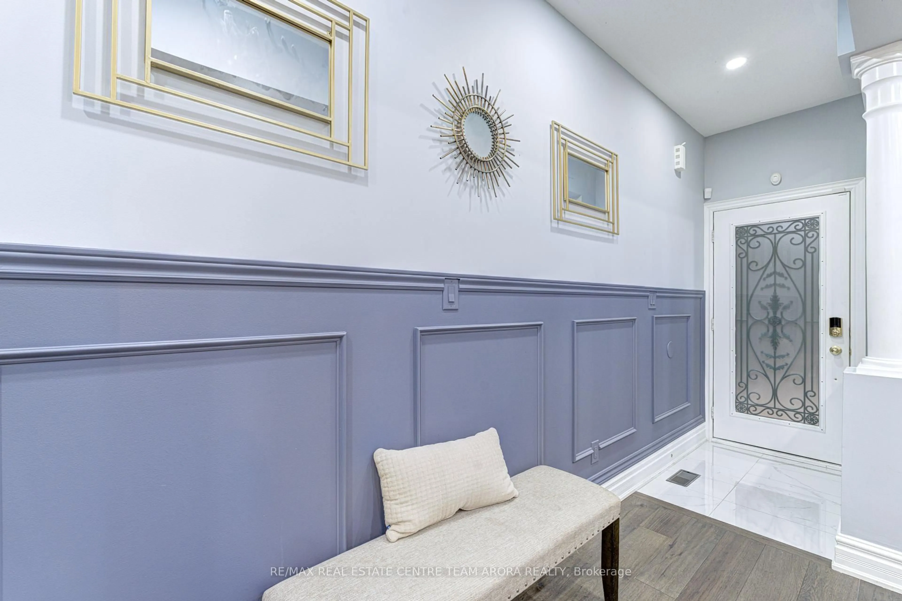 Indoor entryway for 83 Commodore Dr, Brampton Ontario L6X 0T4