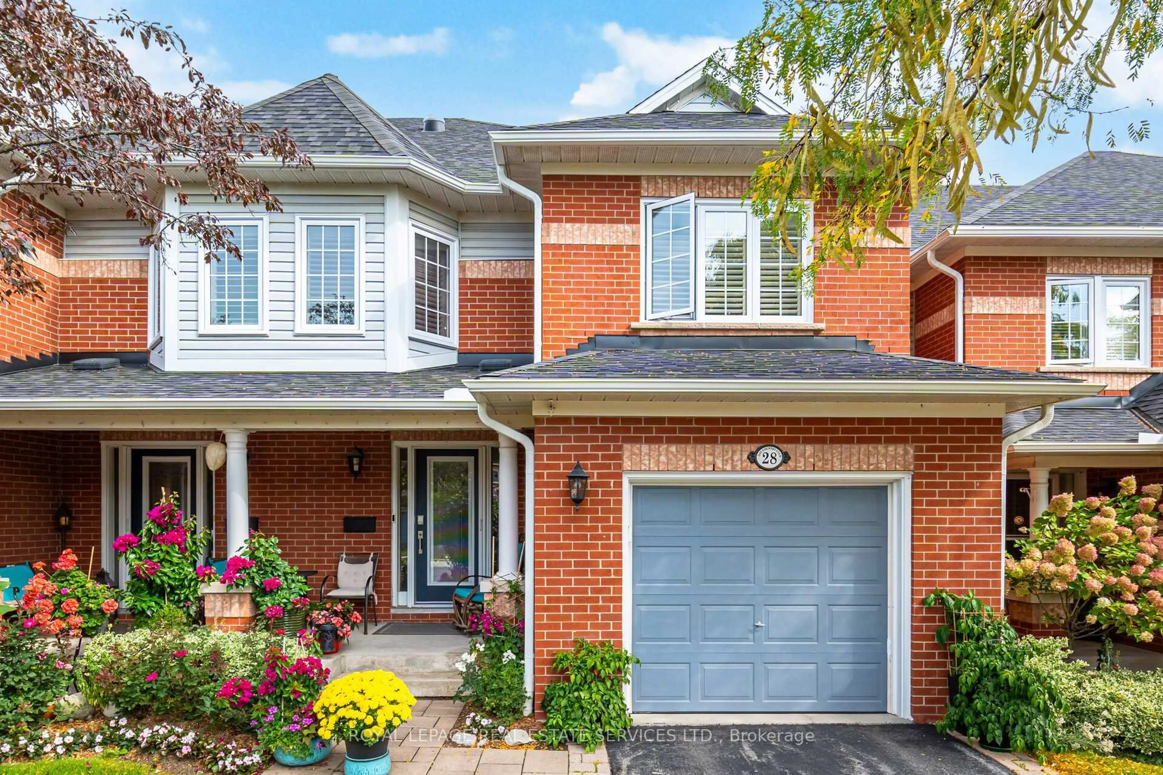 Home with brick exterior material, street for 2145 Country Club Dr #28, Burlington Ontario L7M 4E5