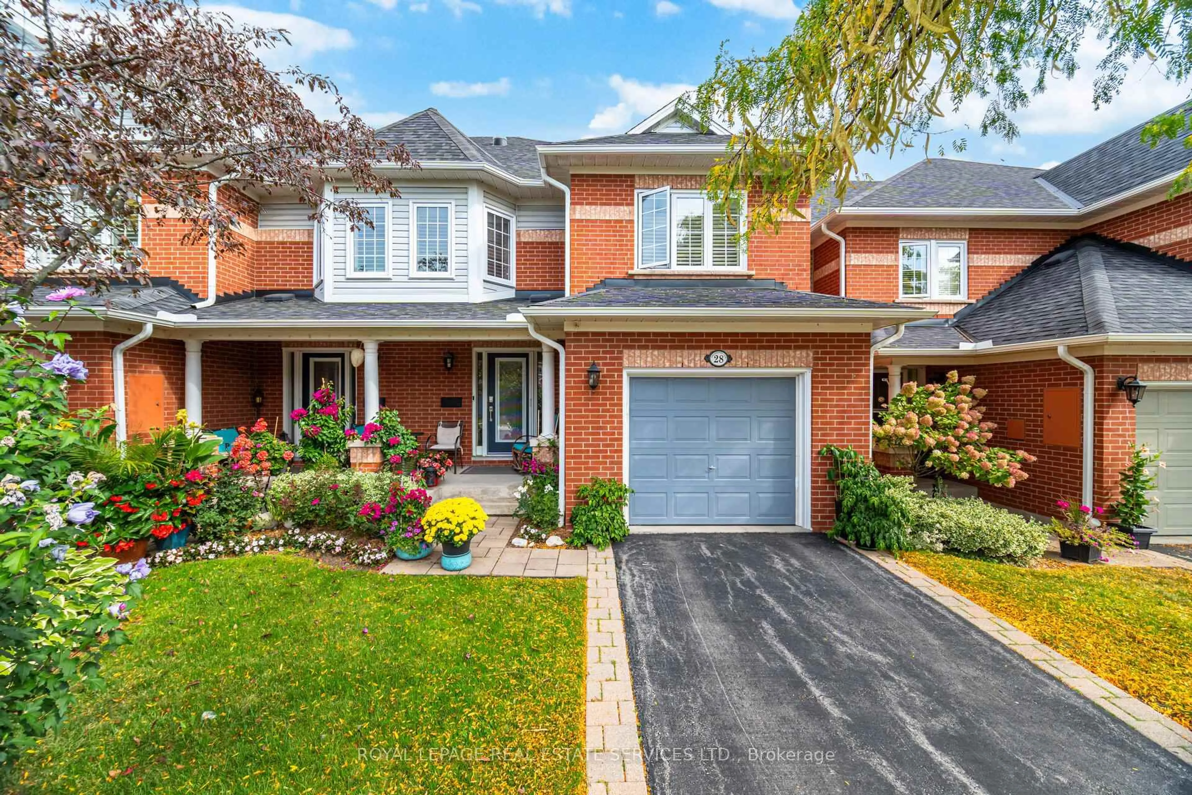 Home with brick exterior material, street for 2145 Country Club Dr #28, Burlington Ontario L7M 4E5