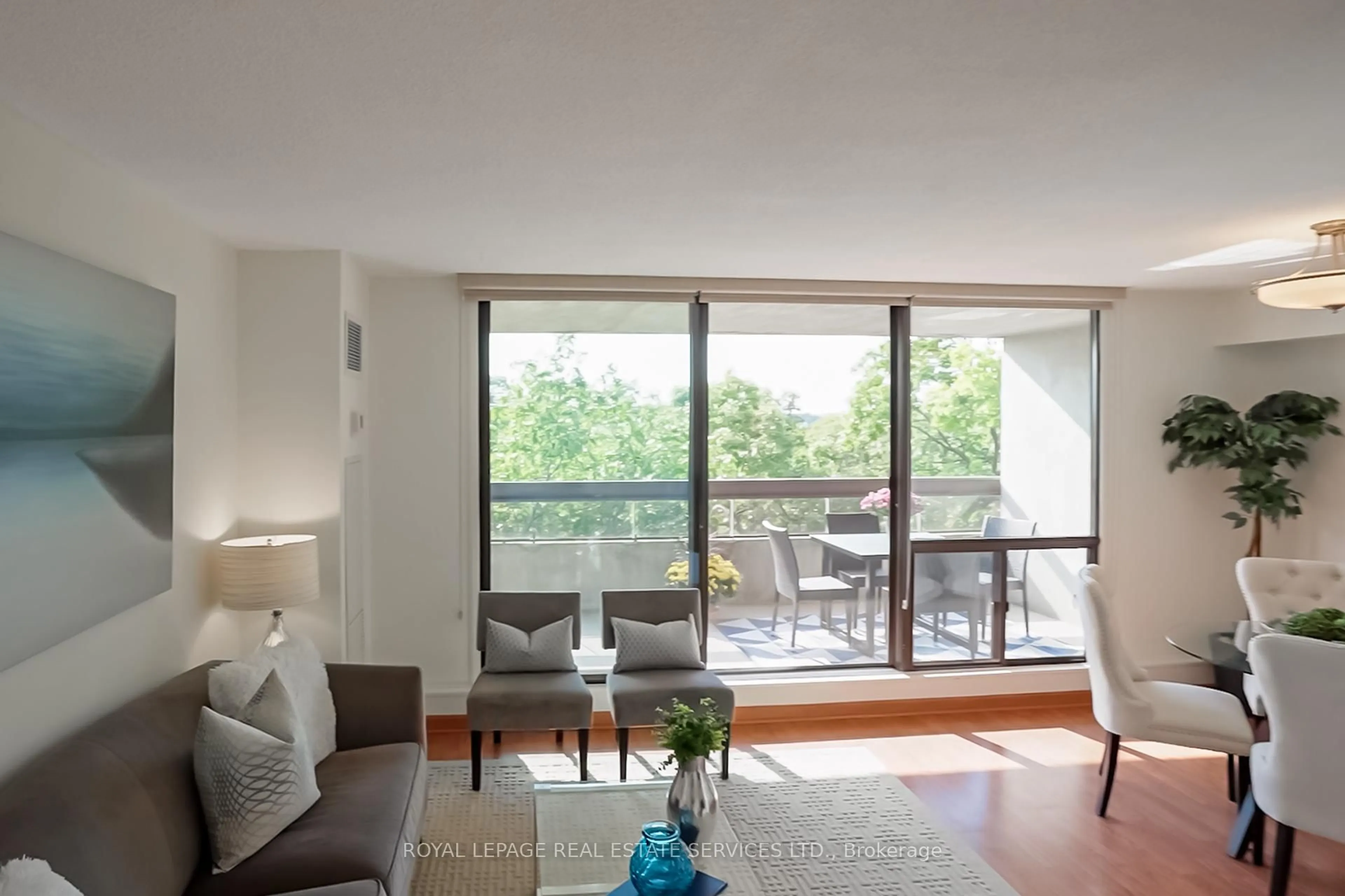 Living room with furniture, wood/laminate floor for 80 Quebec Ave #704, Toronto Ontario M6P 4B7
