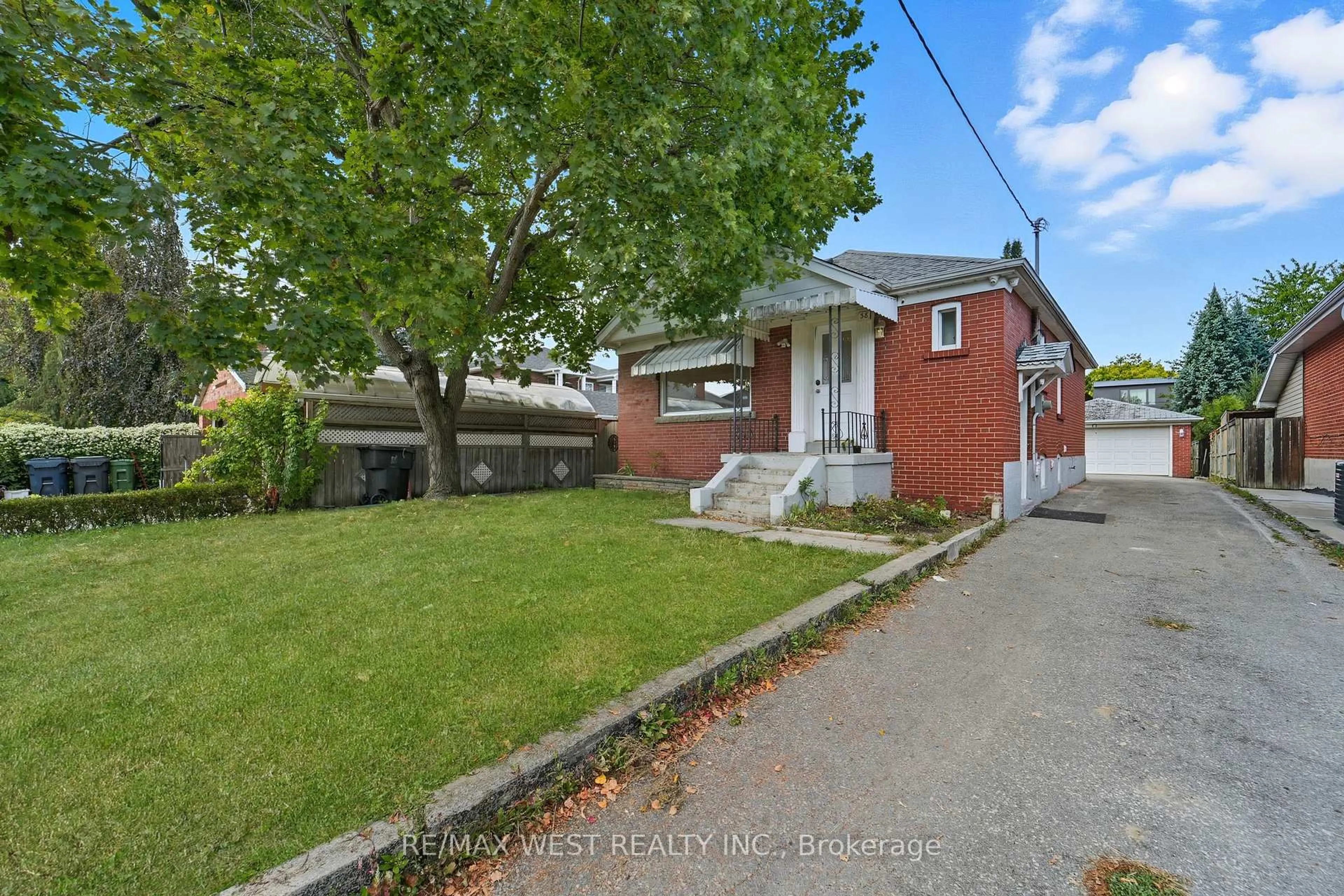 A pic from outside/outdoor area/front of a property/back of a property/a pic from drone, street for 38 Feltham Ave, Toronto Ontario M6N 2C3