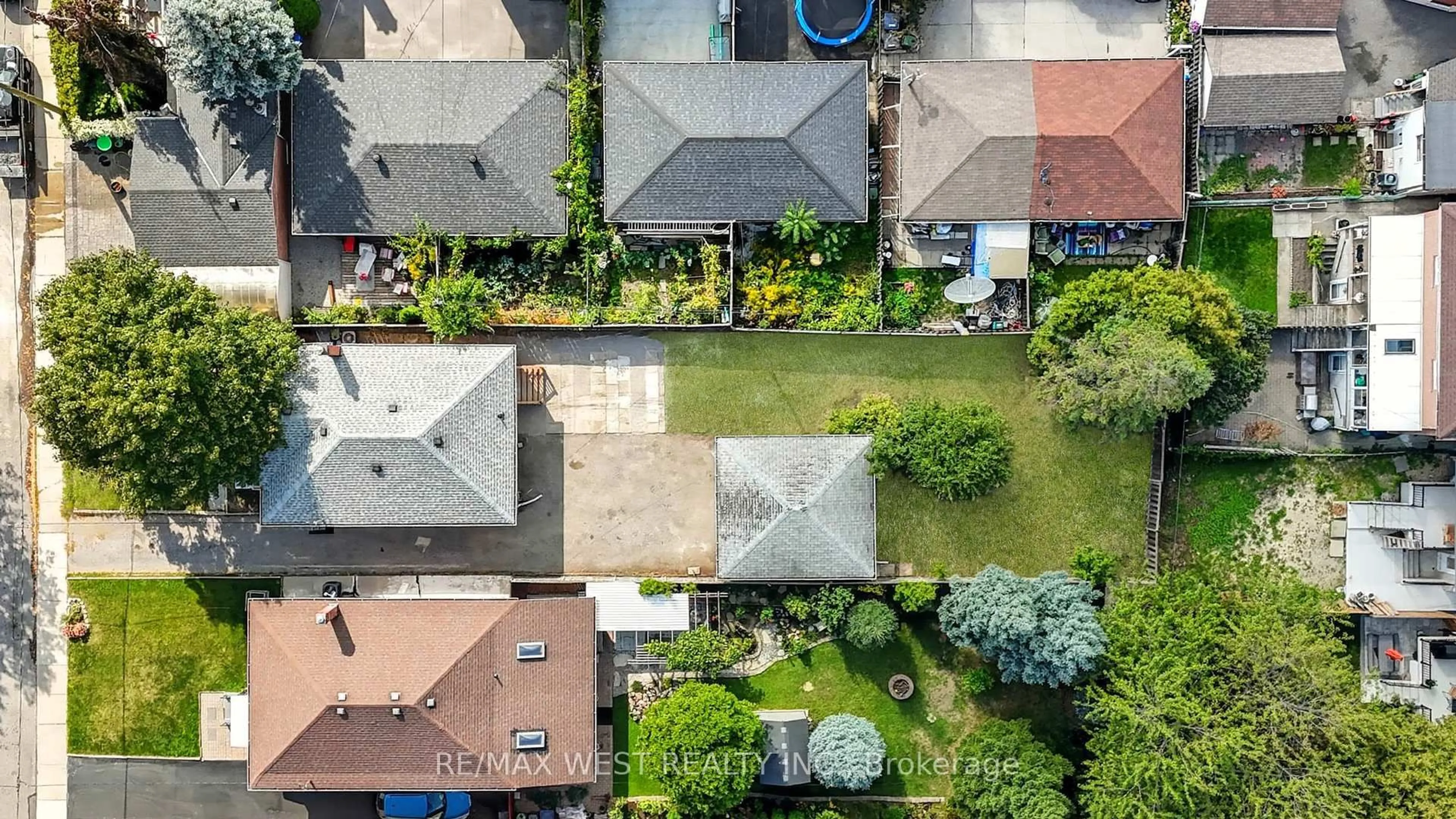 A pic from outside/outdoor area/front of a property/back of a property/a pic from drone, city buildings view from balcony for 38 Feltham Ave, Toronto Ontario M6N 2C3