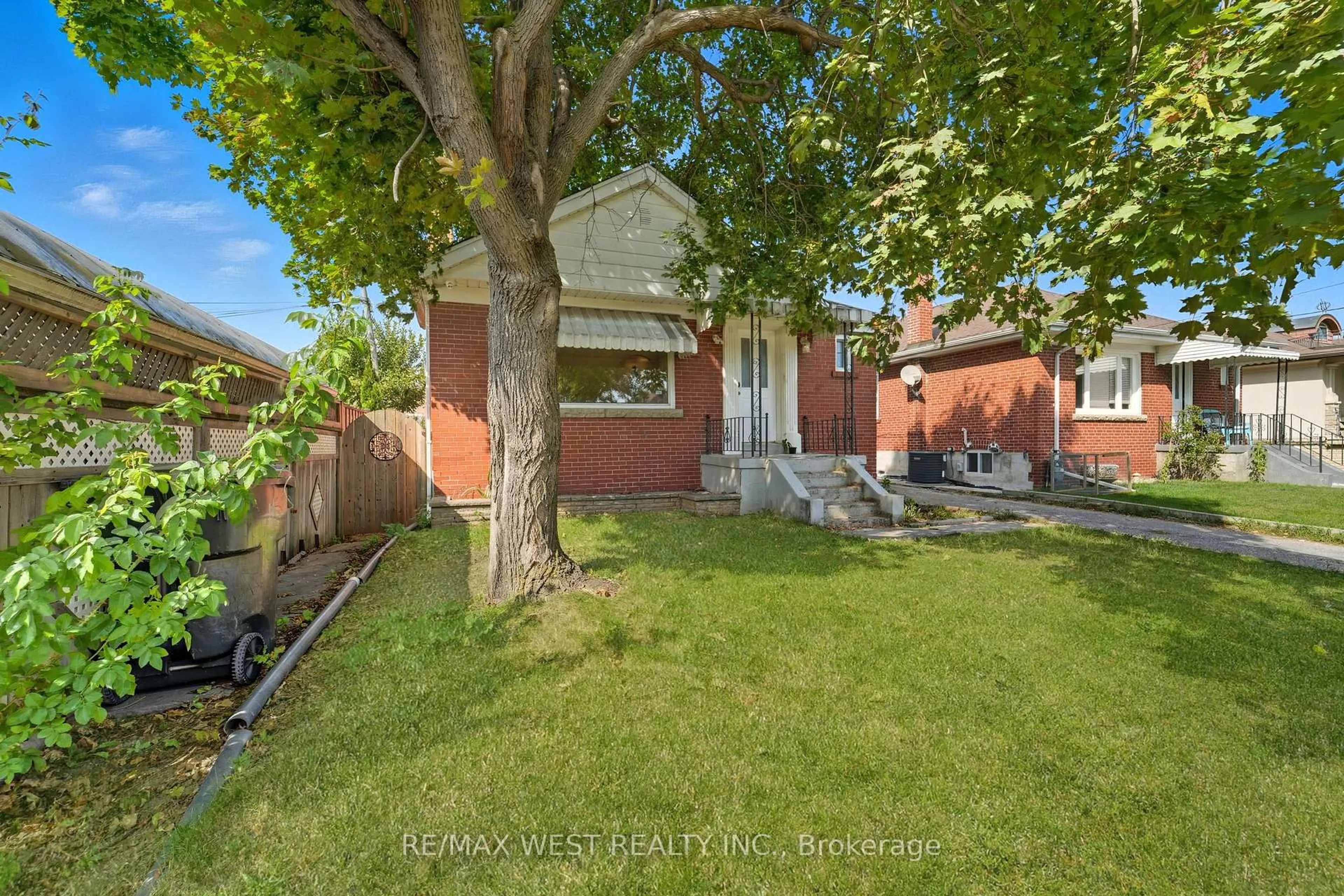 A pic from outside/outdoor area/front of a property/back of a property/a pic from drone, street for 38 Feltham Ave, Toronto Ontario M6N 2C3