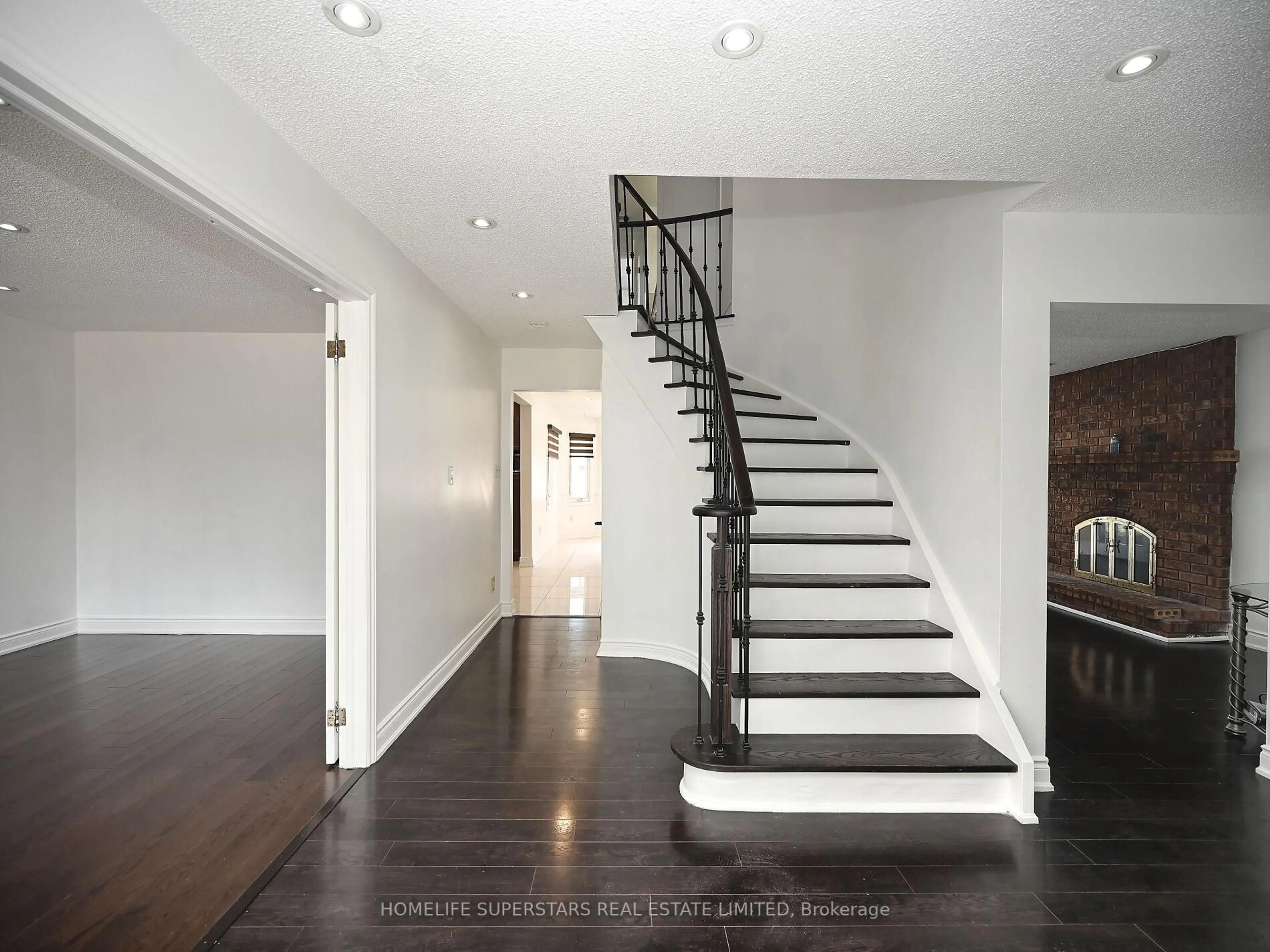 Stairs for 20 Bexley Crt, Brampton Ontario L6W 4B2