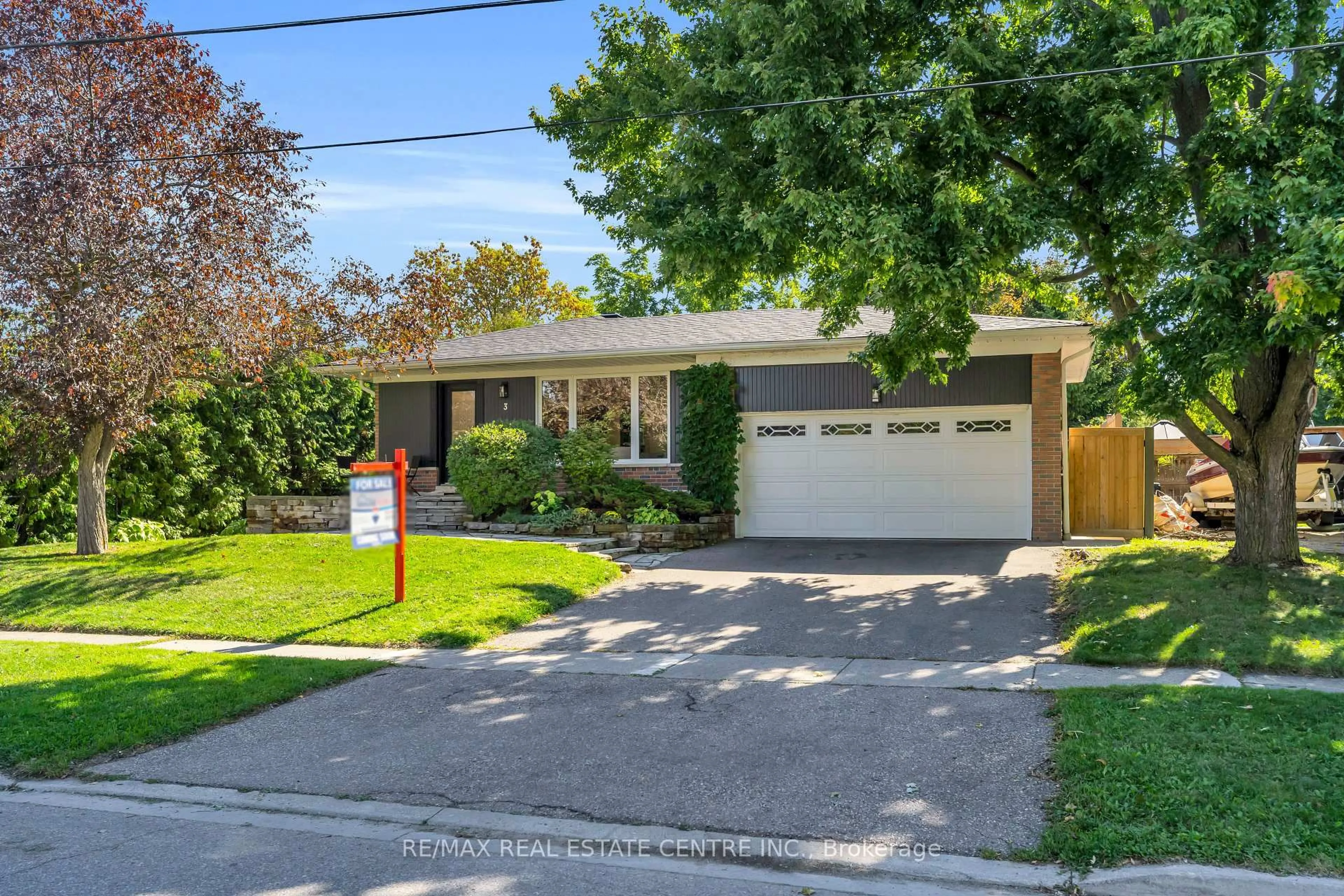 Home with vinyl exterior material, street for 3 Stockman Cres, Halton Hills Ontario L7G 1J5