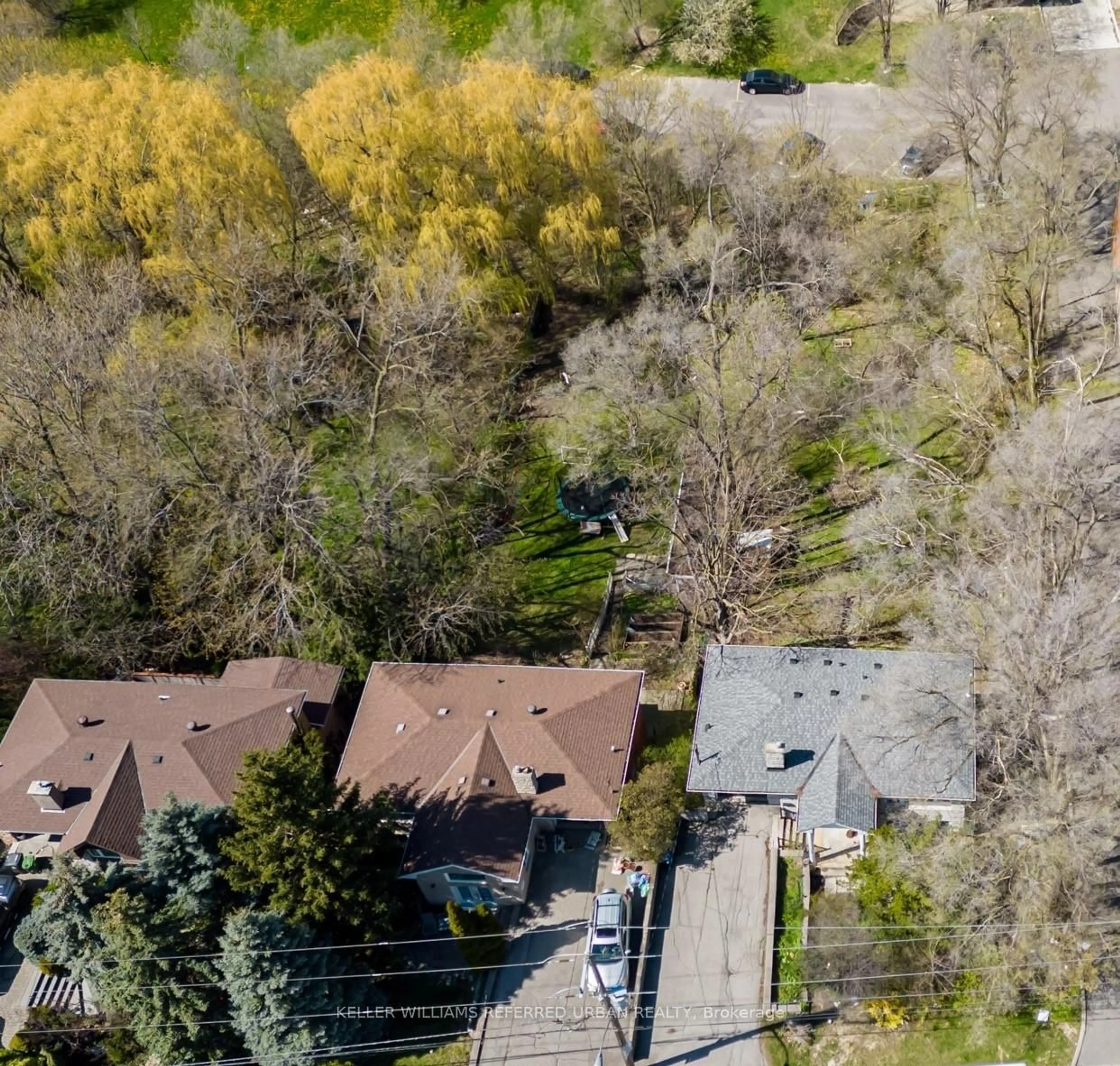 A pic from outside/outdoor area/front of a property/back of a property/a pic from drone, unknown for 20 Gracefield Ave, Toronto Ontario M6L 1L1