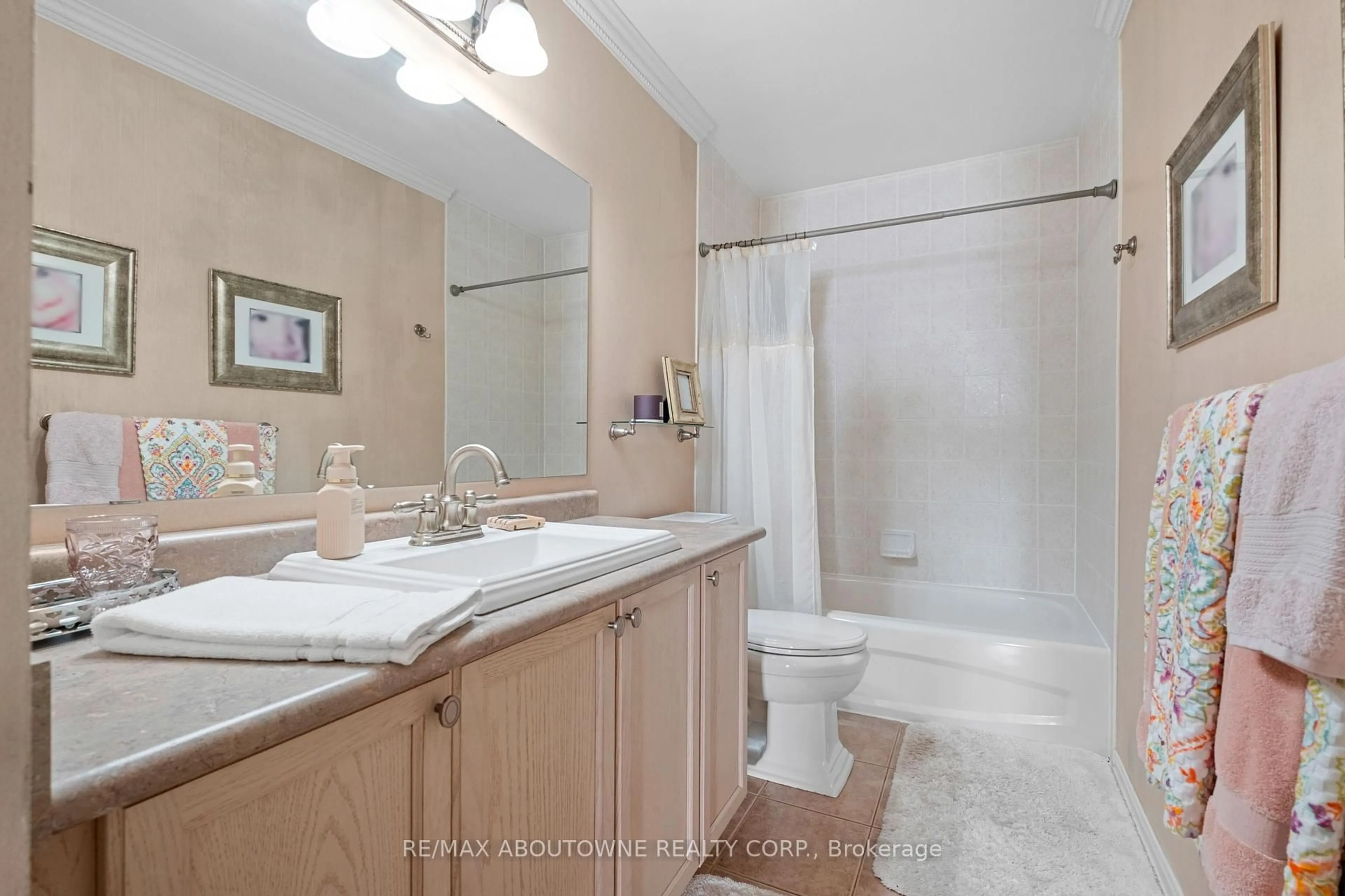 Standard bathroom, ceramic/tile floor for 1131 Zimmerman Cres, Milton Ontario L9T 5T2