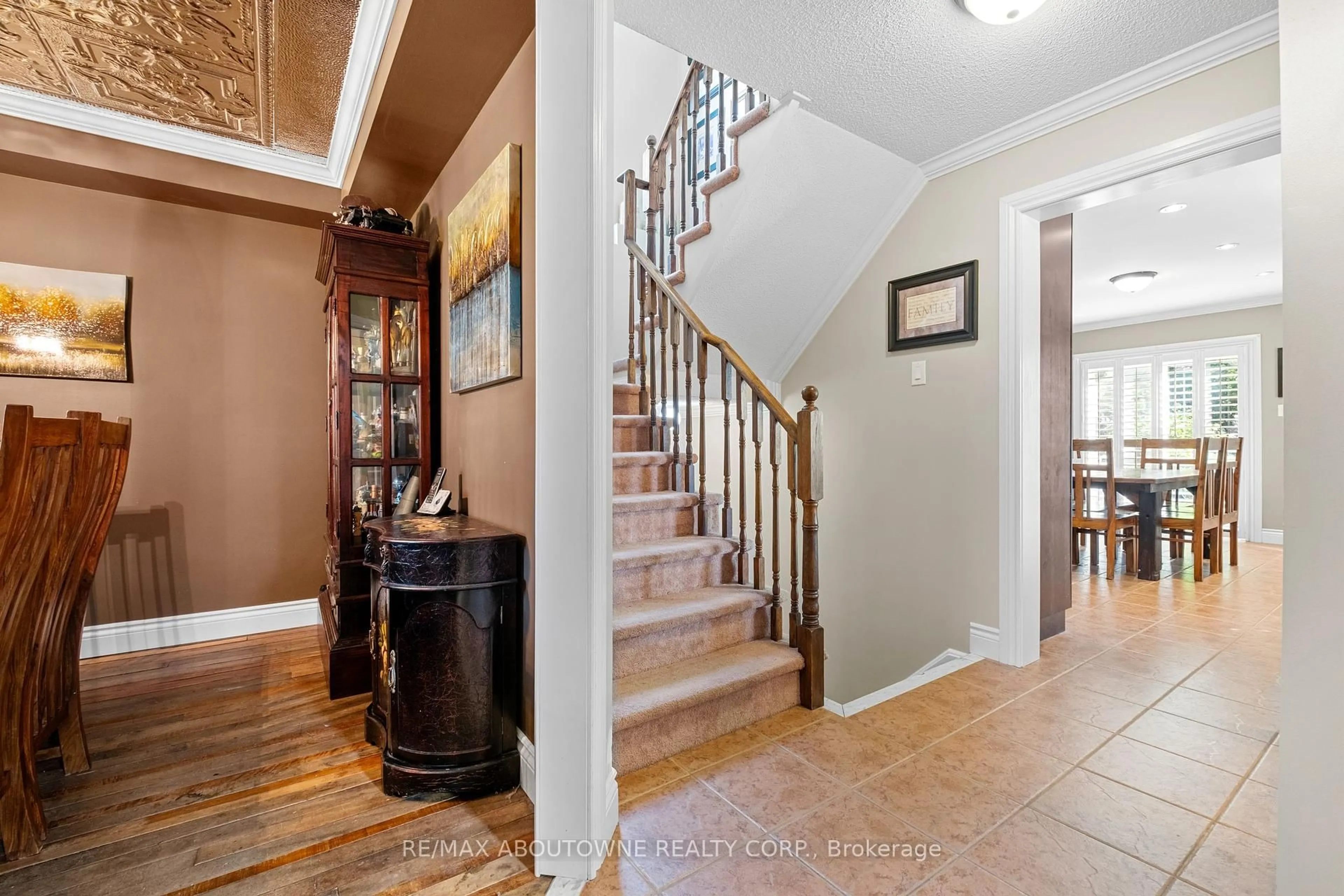 Indoor entryway for 1131 Zimmerman Cres, Milton Ontario L9T 5T2