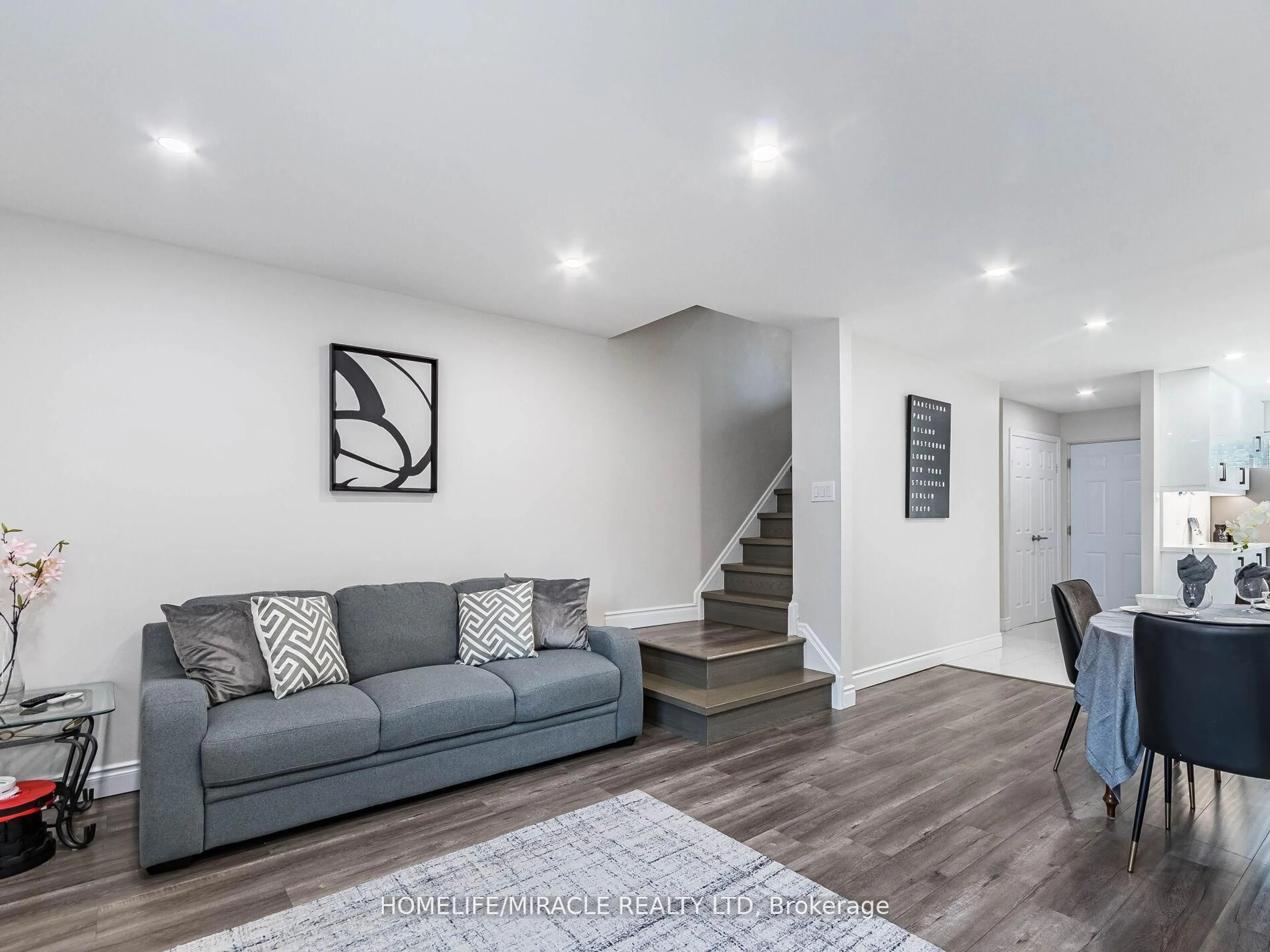 Living room with furniture, unknown for 180 Mississauga Valley Blvd #124, Mississauga Ontario L5A 3M2