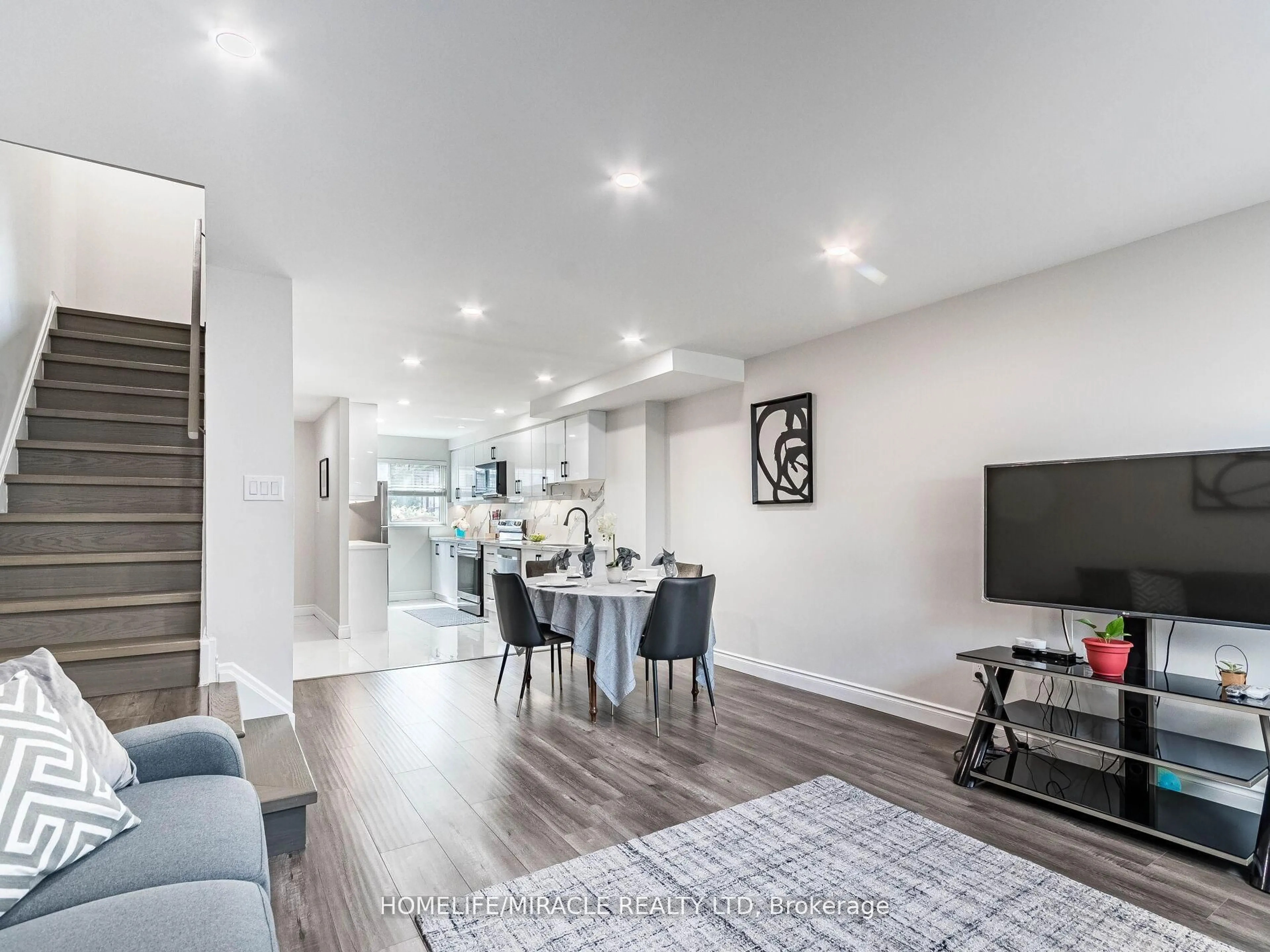 Open concept kitchen, unknown for 180 Mississauga Valley Blvd #124, Mississauga Ontario L5A 3M2