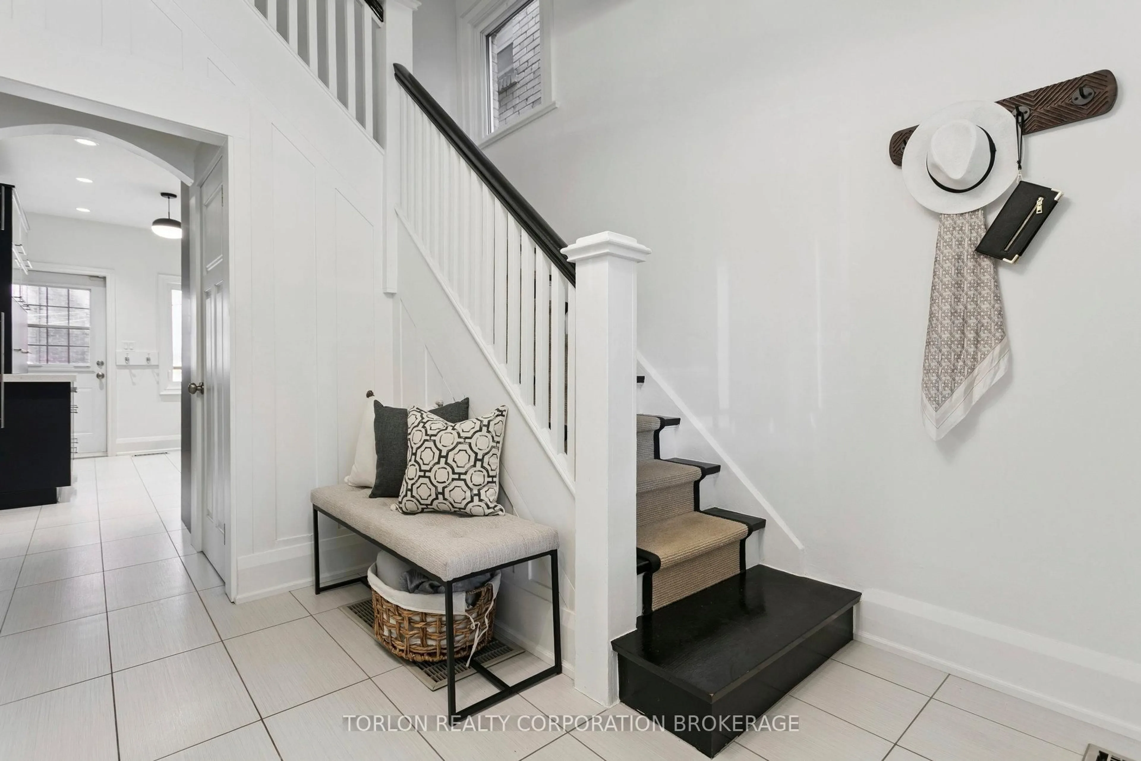 Indoor entryway for 100 Colbeck St, Toronto Ontario M6S 1V4