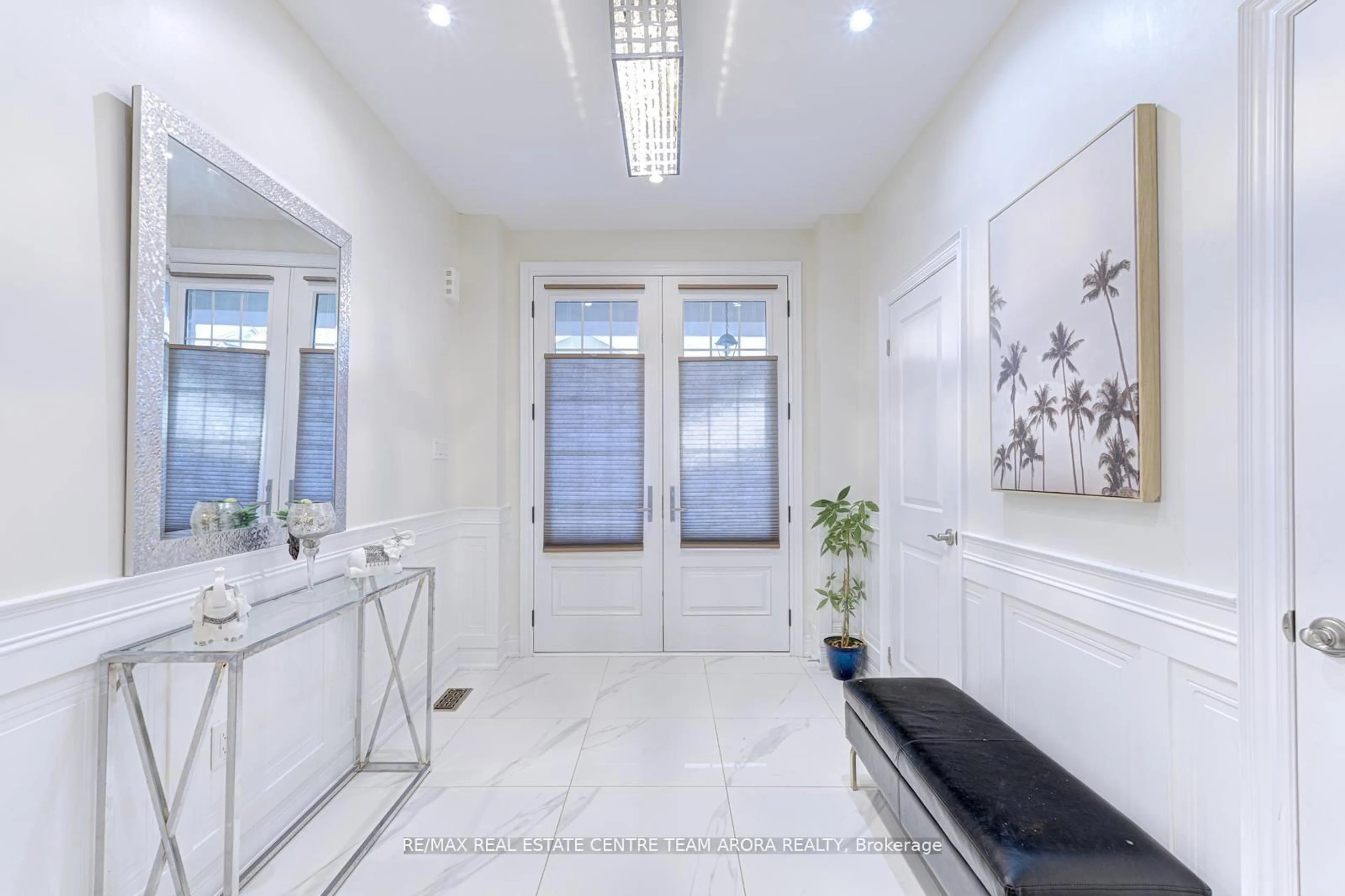 Indoor foyer for 17 Frost St, Brampton Ontario L6X 5R3