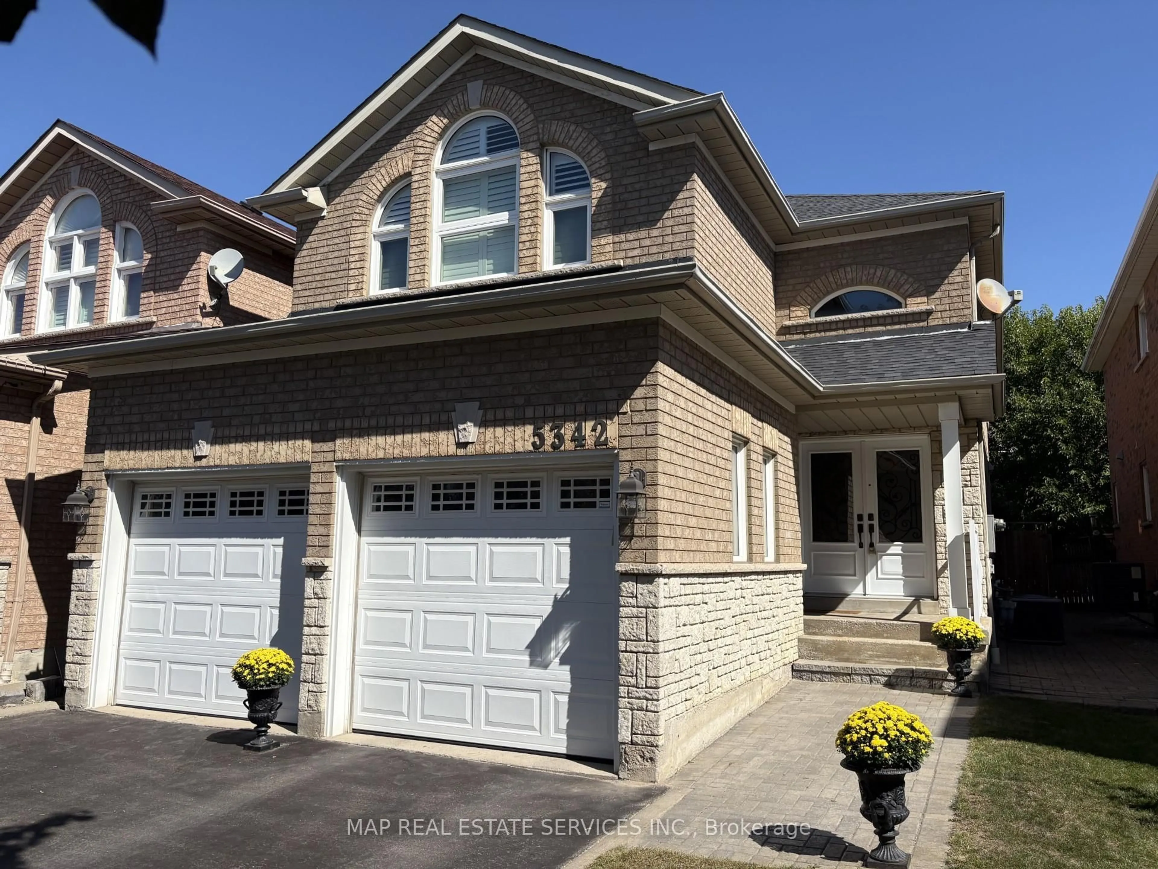 Home with brick exterior material, street for 5342 Landsborough Ave, Mississauga Ontario L5R 3X1