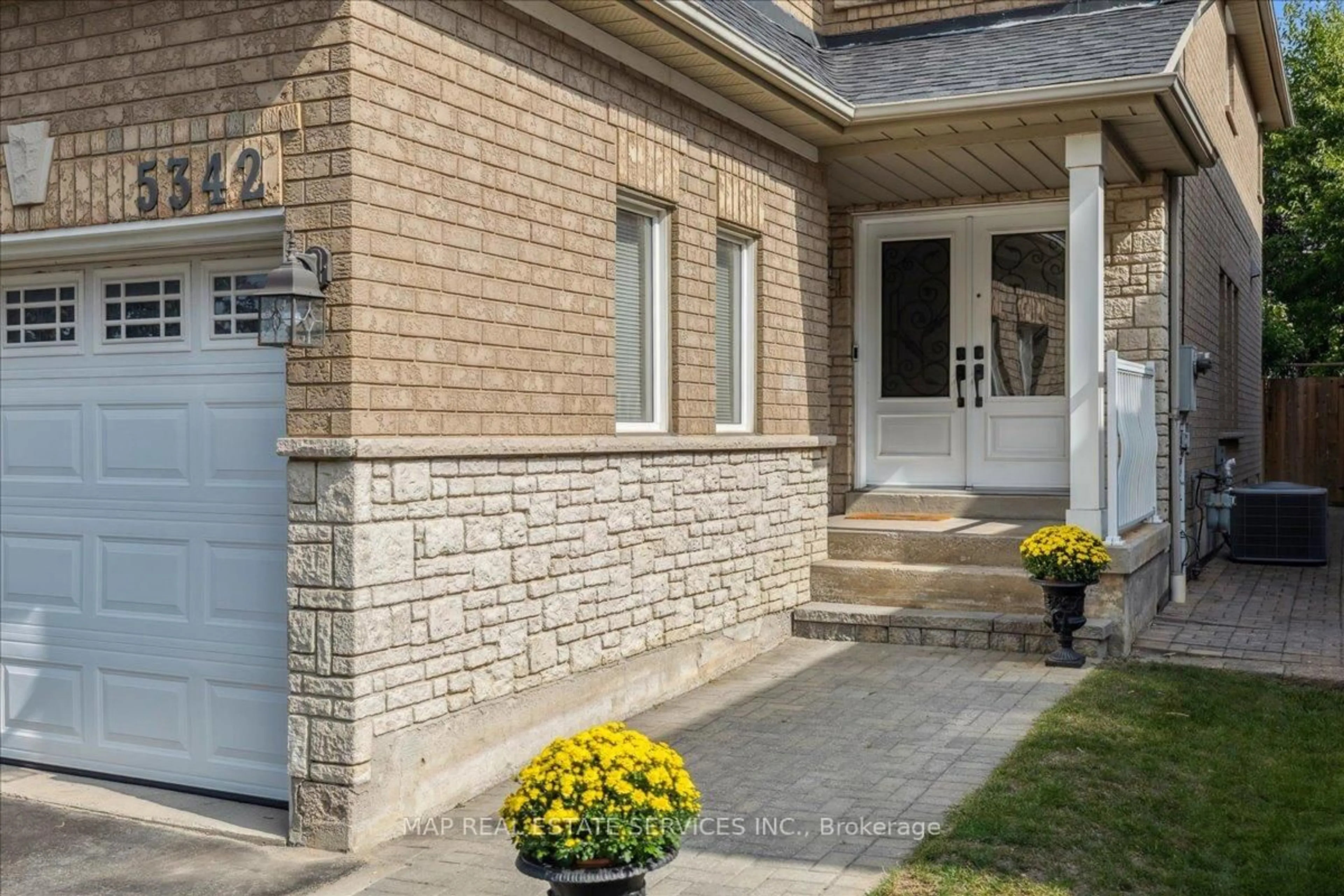 Home with brick exterior material, street for 5342 Landsborough Ave, Mississauga Ontario L5R 3X1