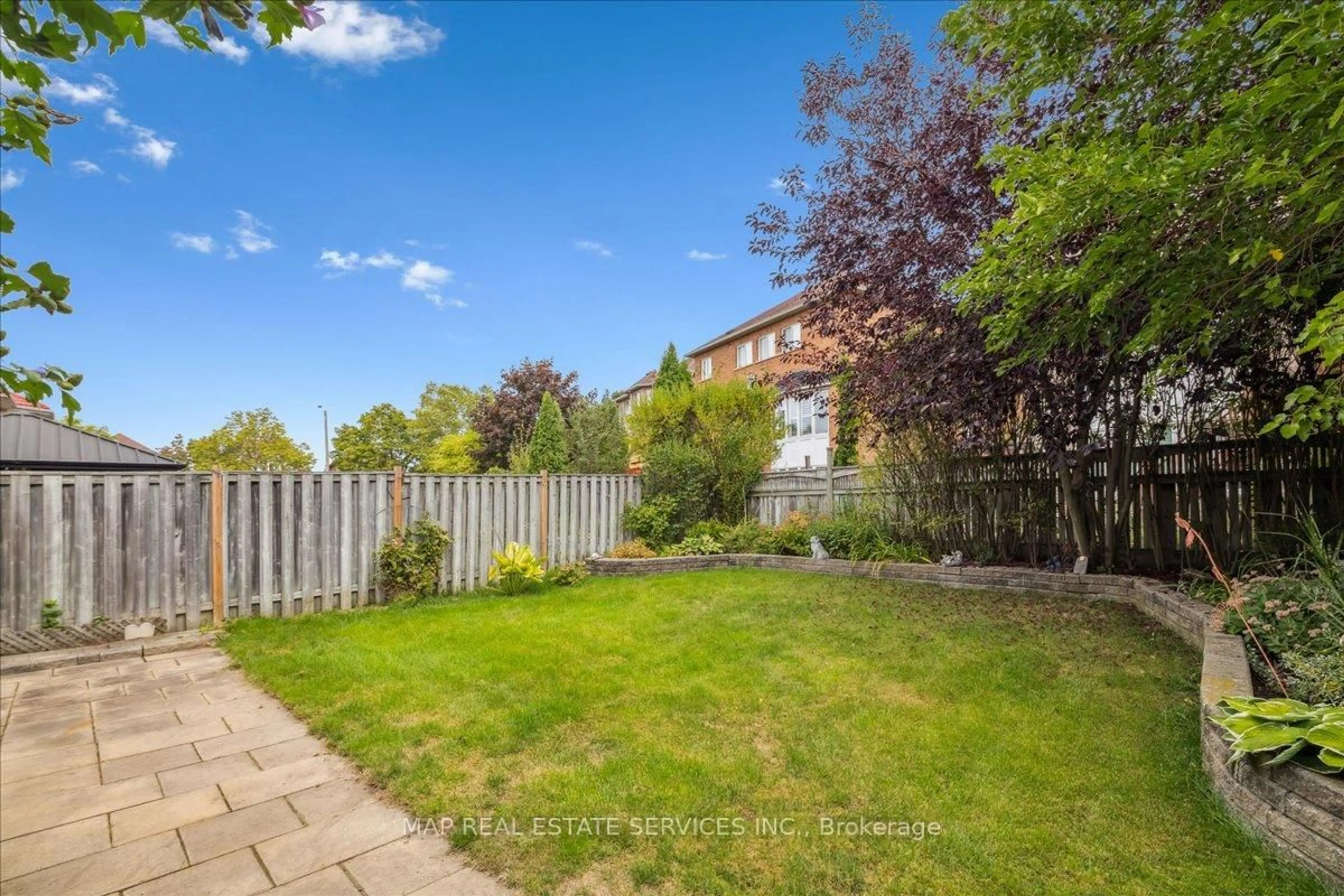 A pic from outside/outdoor area/front of a property/back of a property/a pic from drone, street for 5342 Landsborough Ave, Mississauga Ontario L5R 3X1