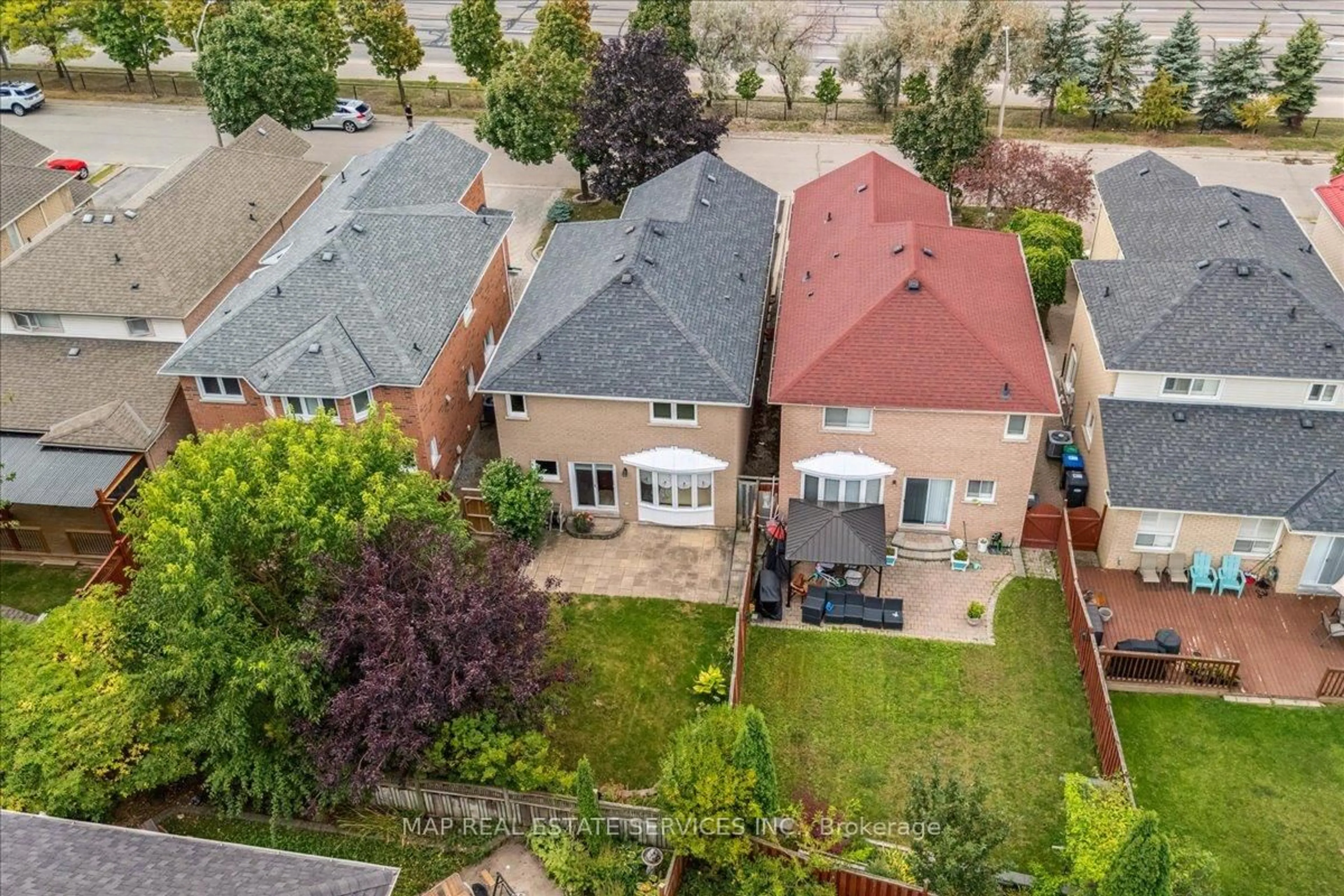 A pic from outside/outdoor area/front of a property/back of a property/a pic from drone, street for 5342 Landsborough Ave, Mississauga Ontario L5R 3X1