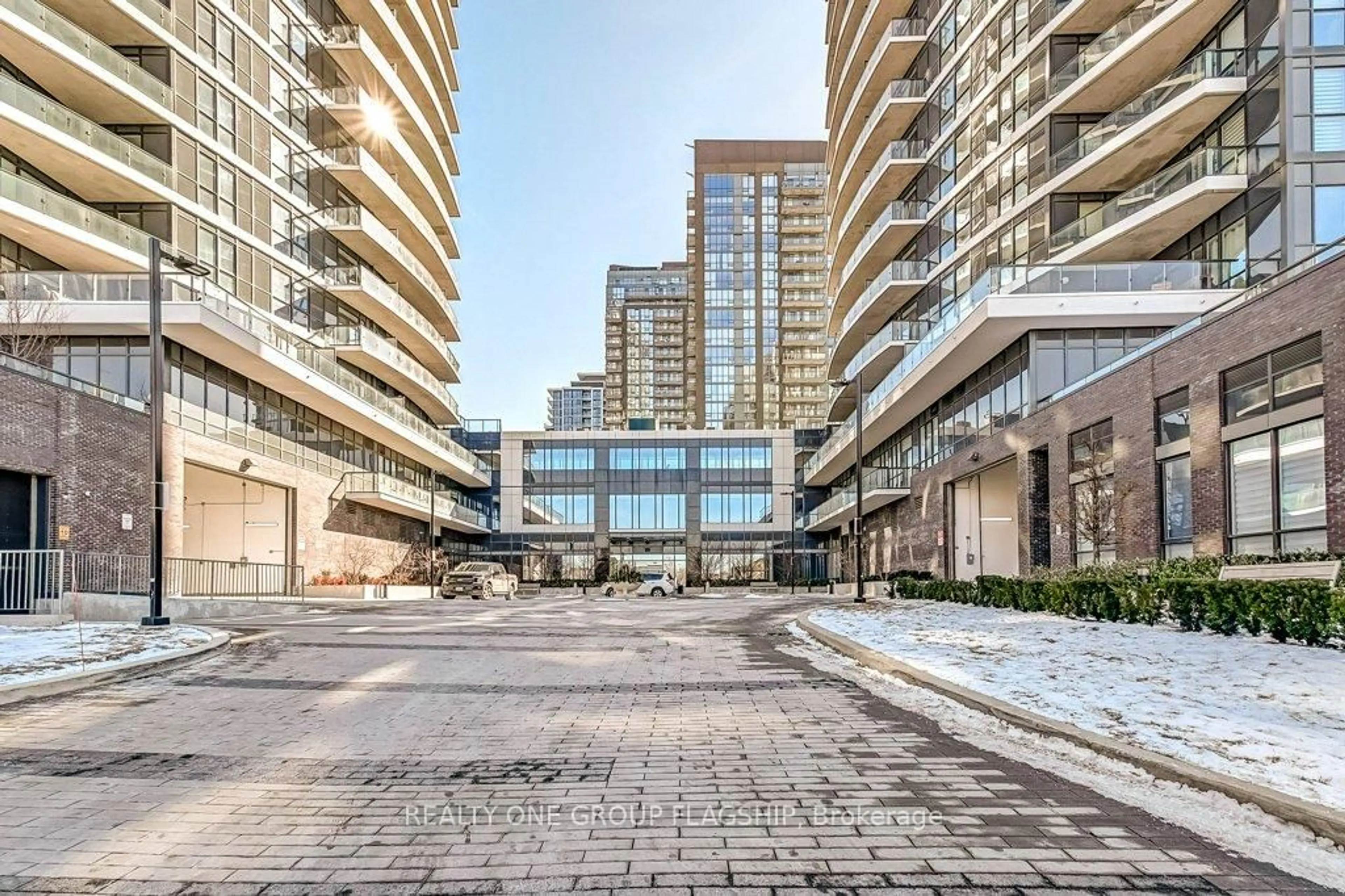 Patio, street for 35 Watergarden Dr #413, Mississauga Ontario L5R 0G8