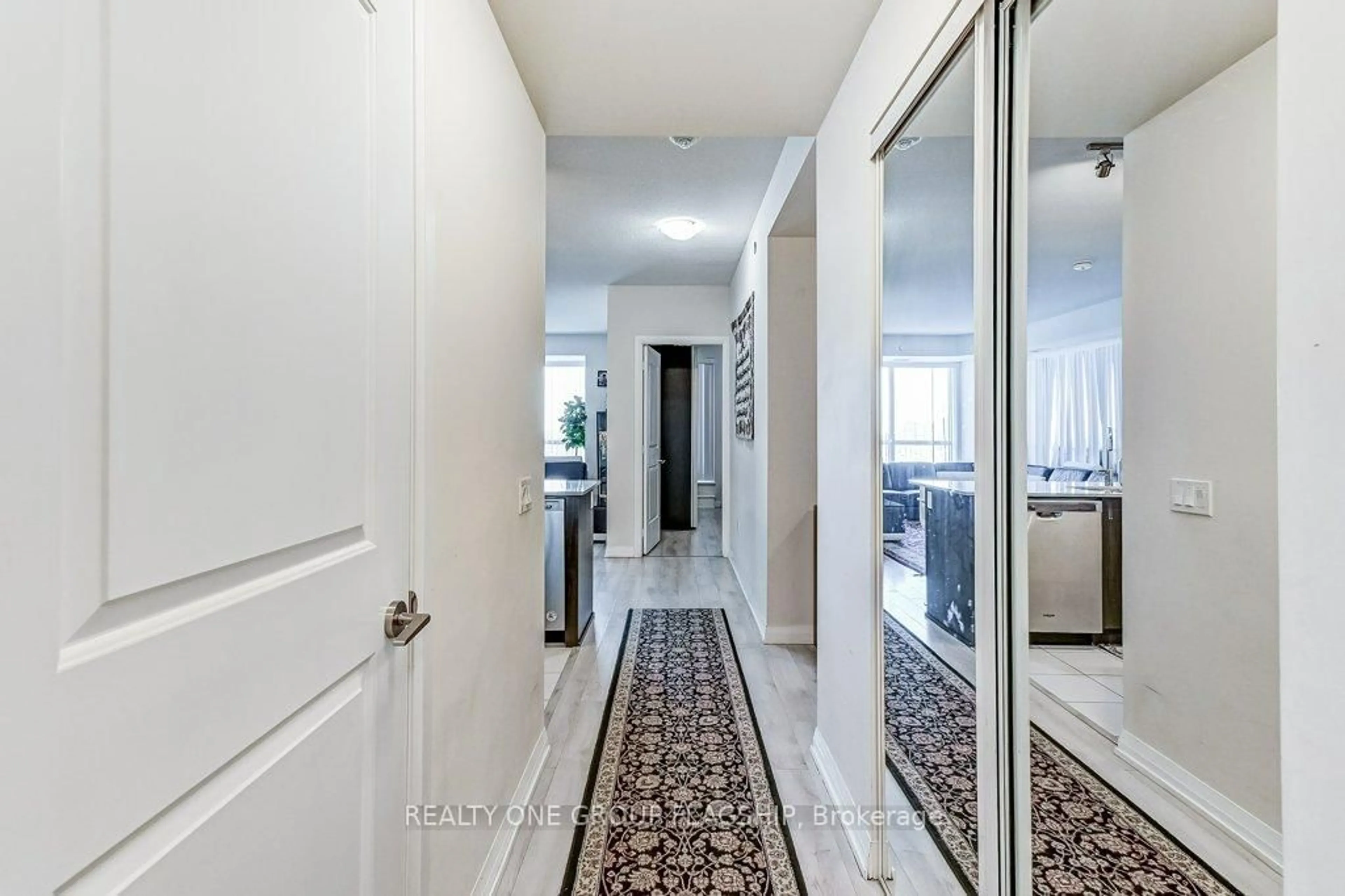 Indoor entryway for 35 Watergarden Dr #413, Mississauga Ontario L5R 0G8