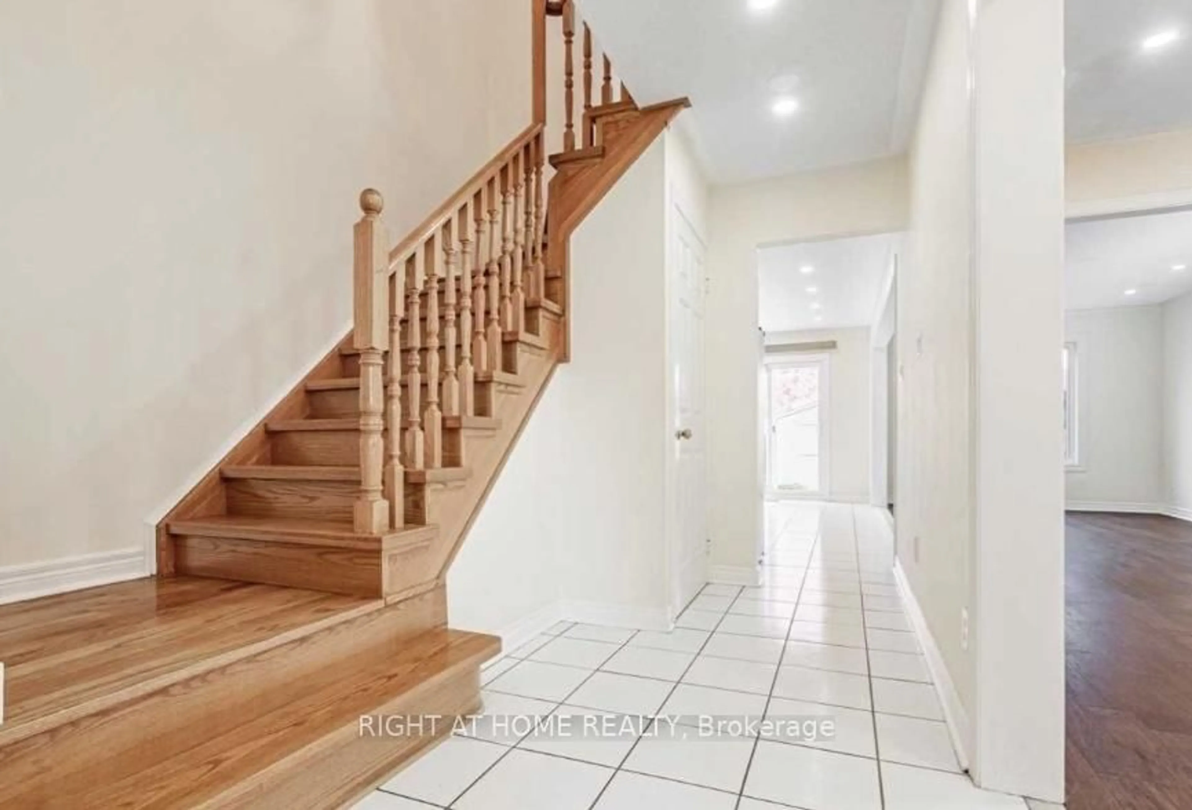 Unknown for 7049 Graydon Crt, Mississauga Ontario L5N 7H4