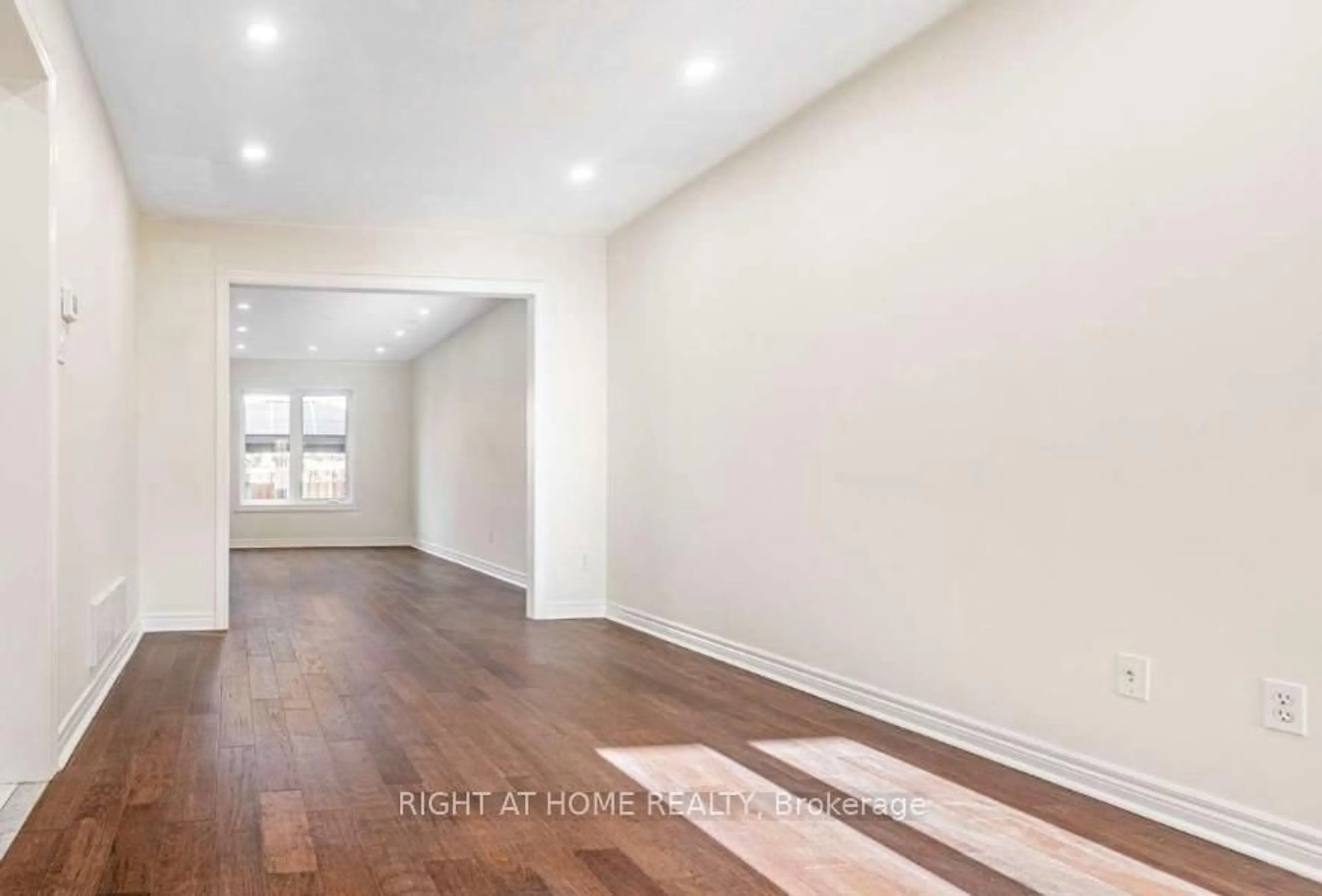 A pic of a room for 7049 Graydon Crt, Mississauga Ontario L5N 7H4
